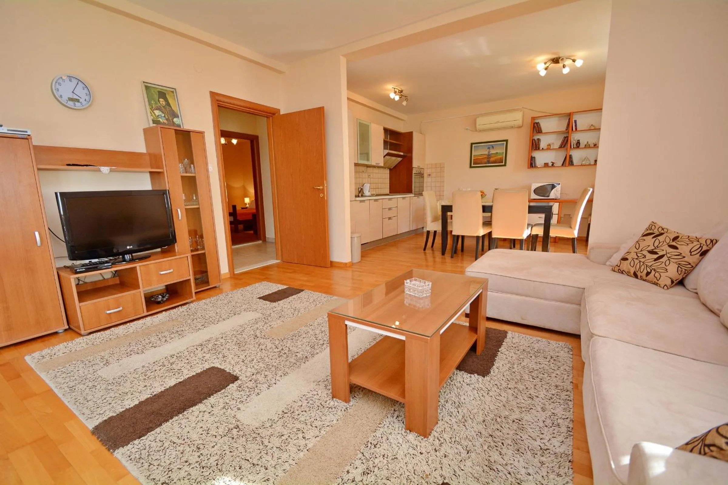Two-Bedroom Apartment with Sea View in Apartments Soso