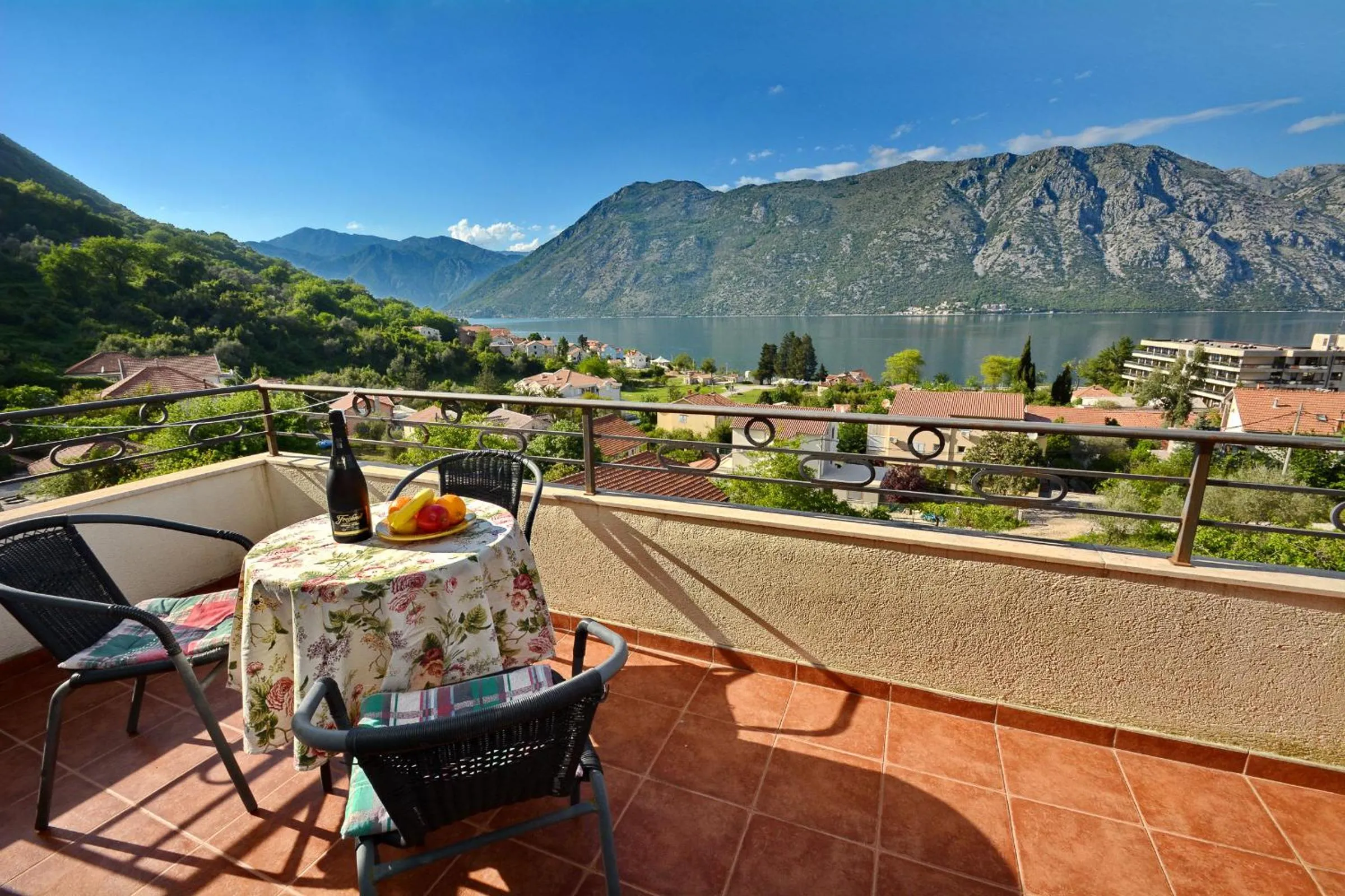 One-Bedroom Apartment with Terrace and Sea View in Apartments Soso