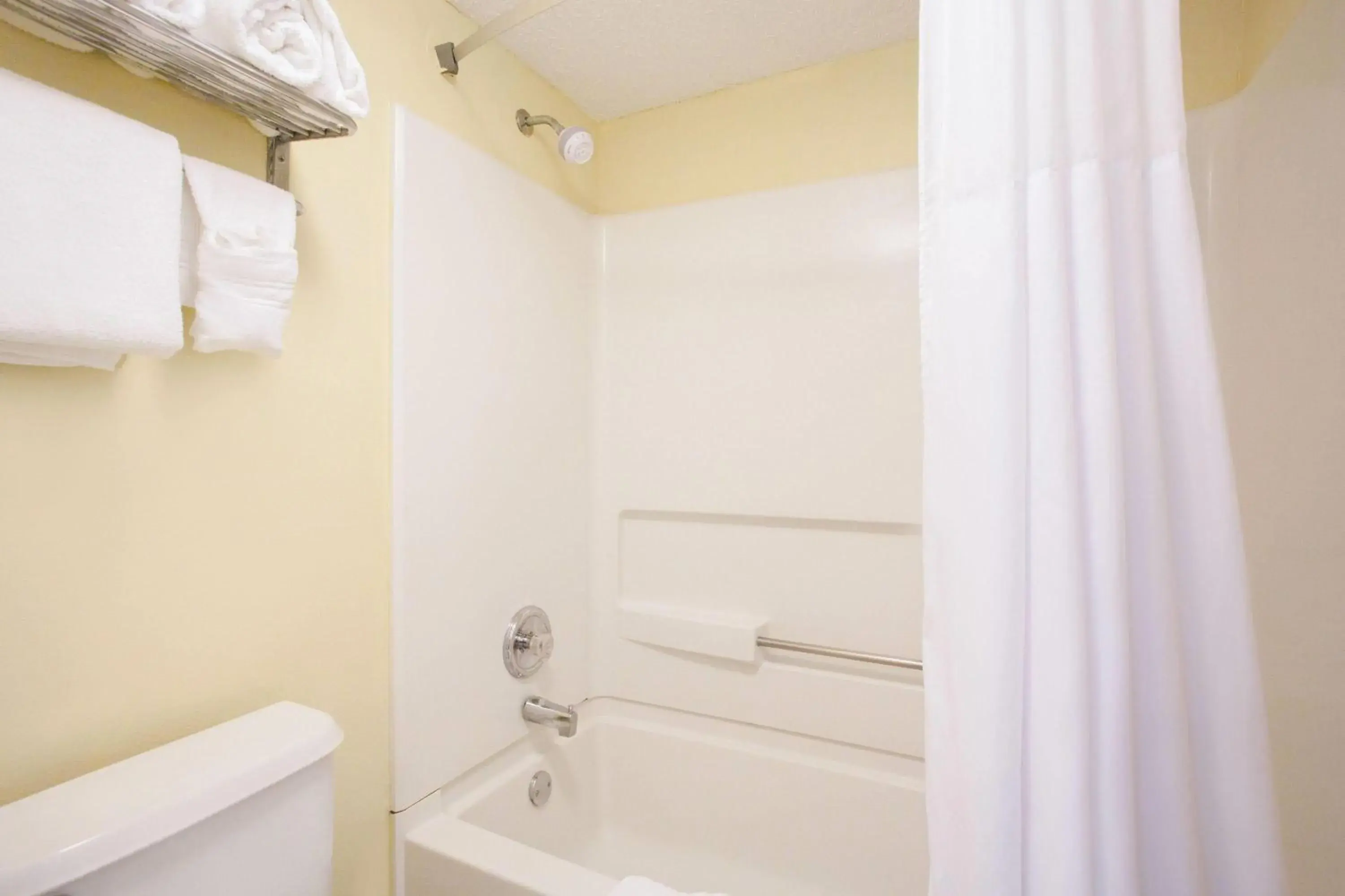 Bathroom in Days Inn by Wyndham Brooksville Bathroom in Days Inn by Wyndham Brooksville