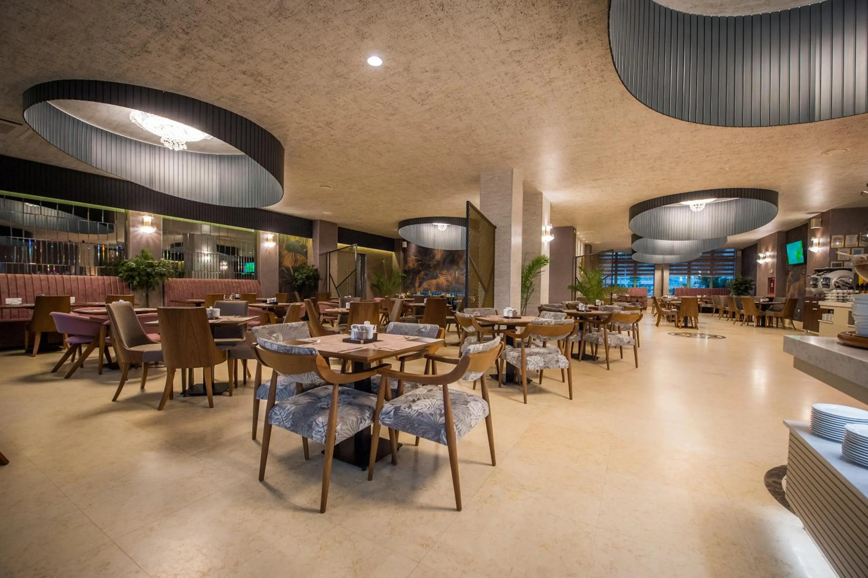 Restaurant/places to eat in Hotel Malibu