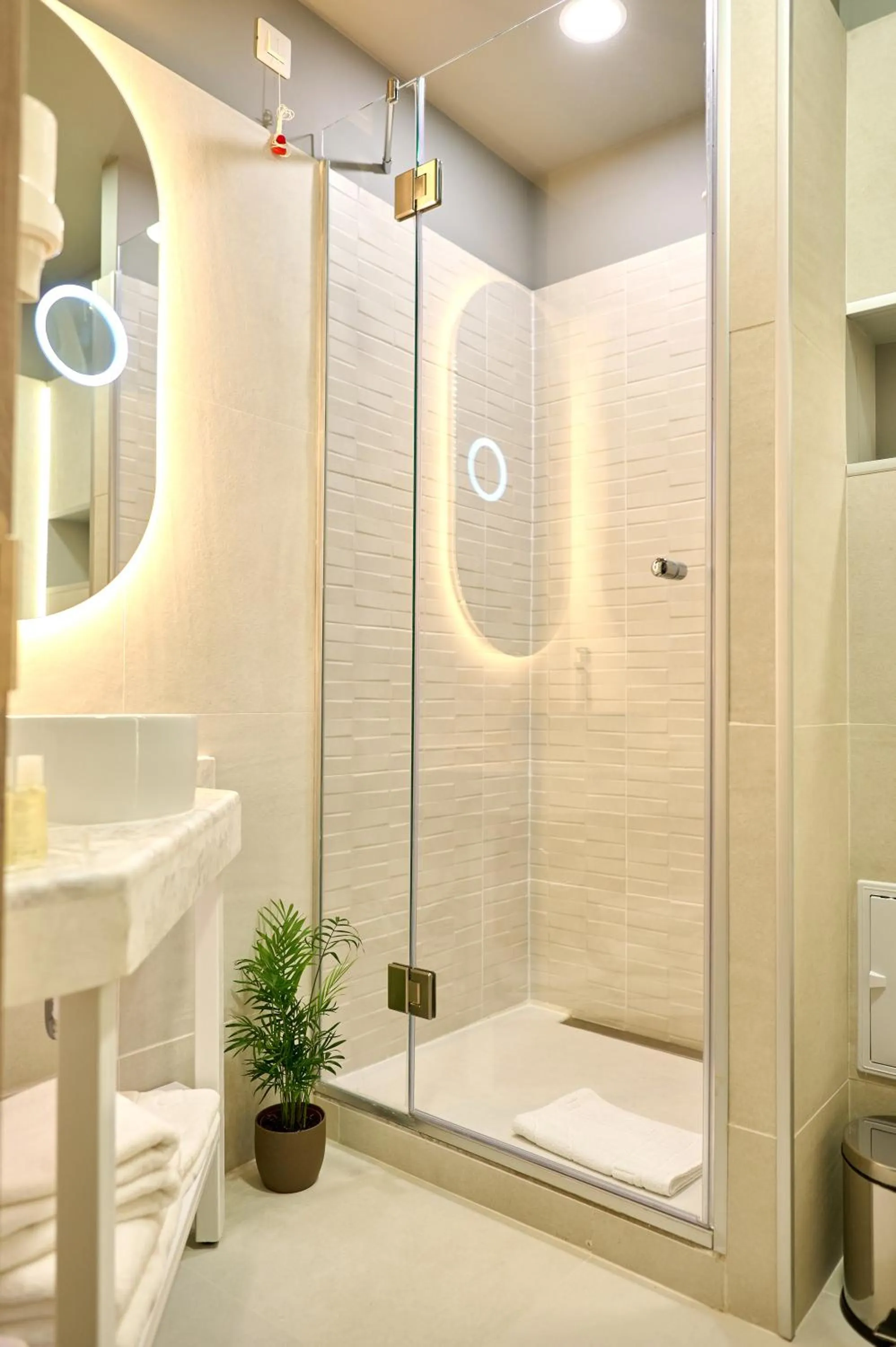 Shower in Hotel Malibu