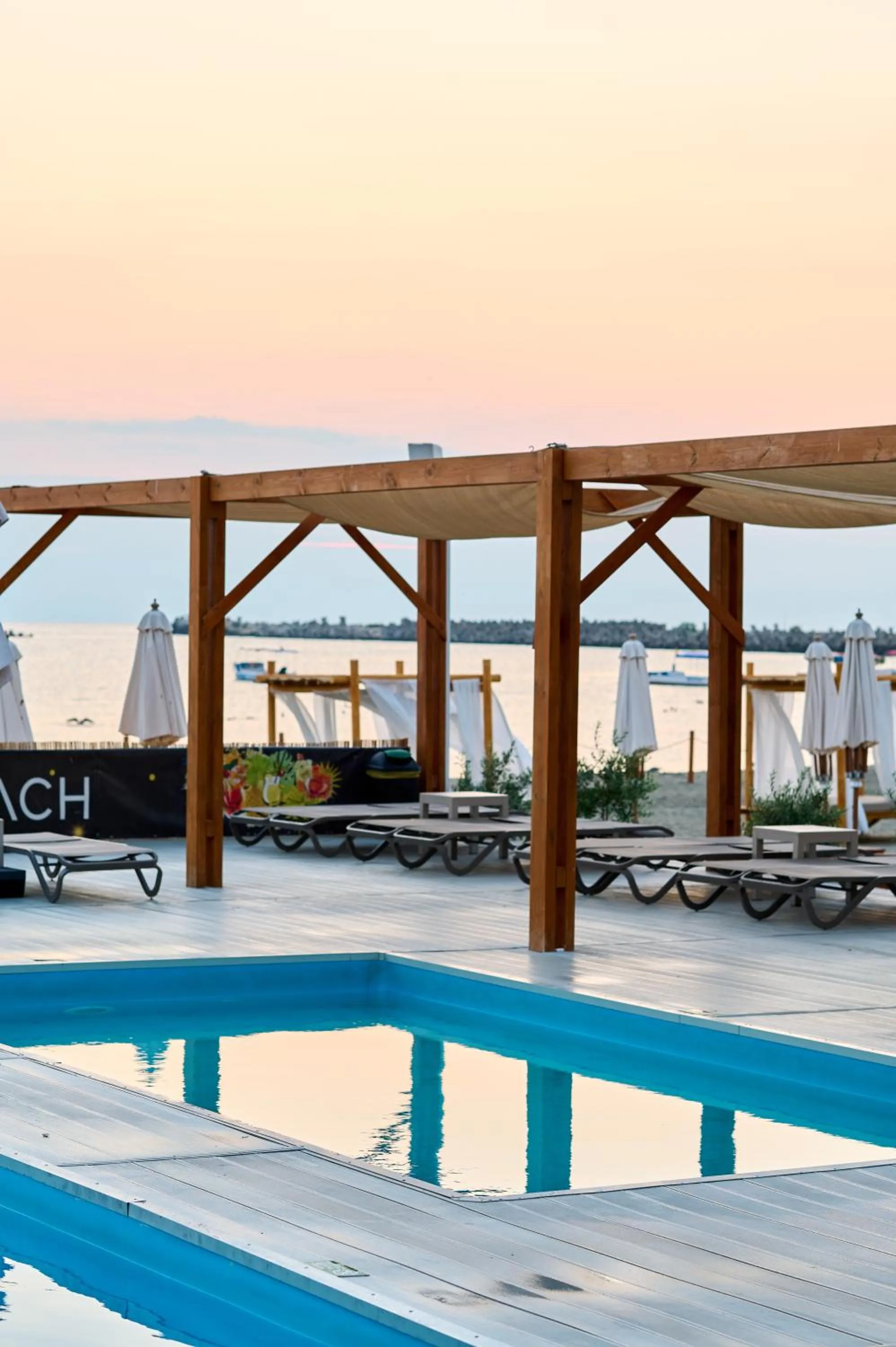 Swimming pool in Hotel Malibu