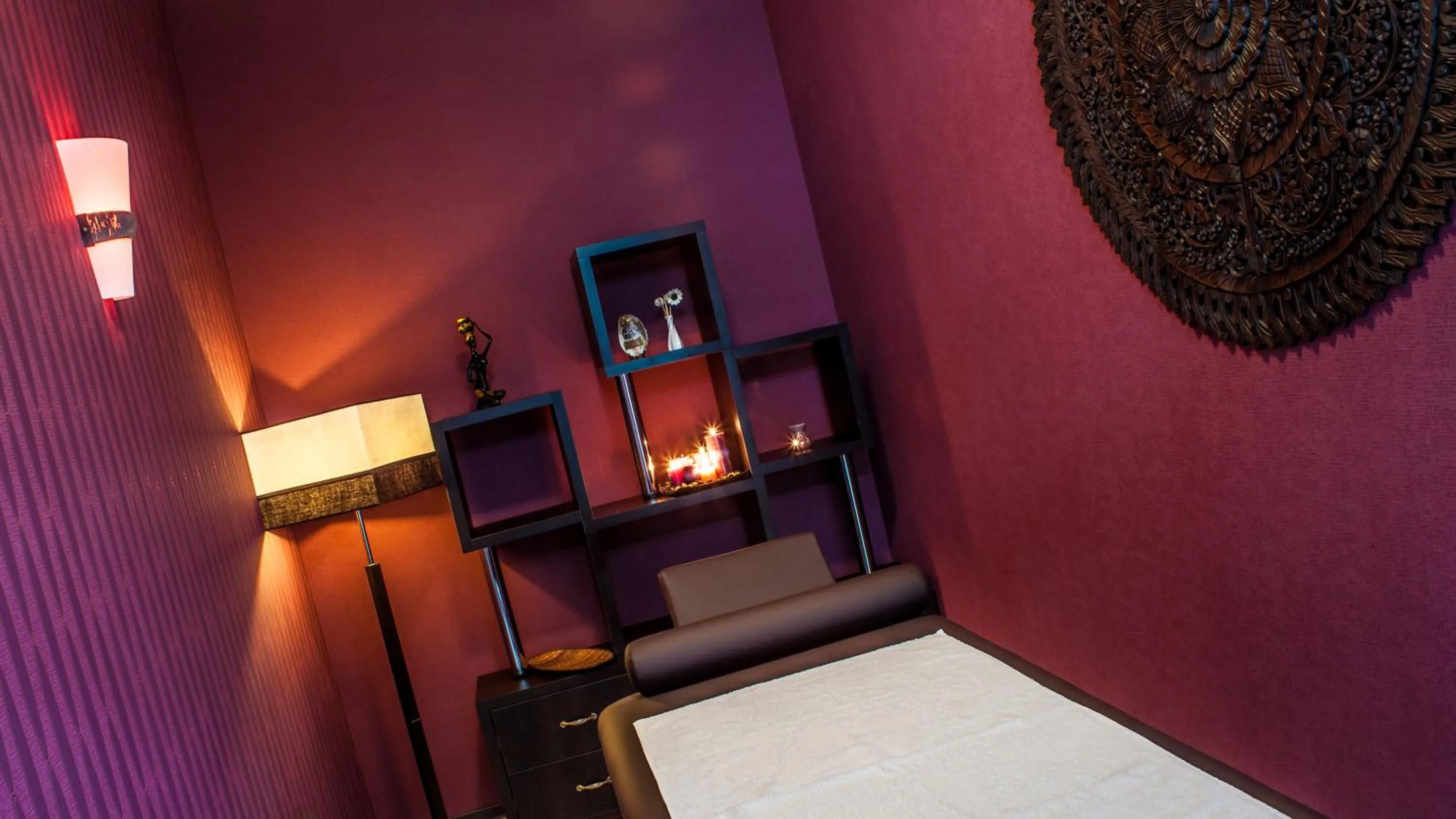 Massage, Bed in Hotel Malibu