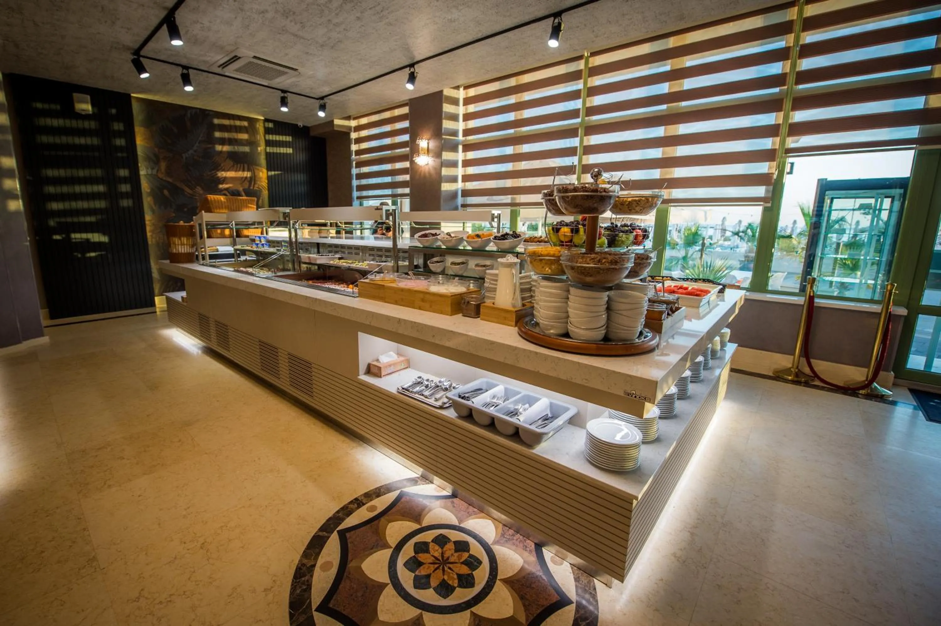 Restaurant/places to eat in Hotel Malibu