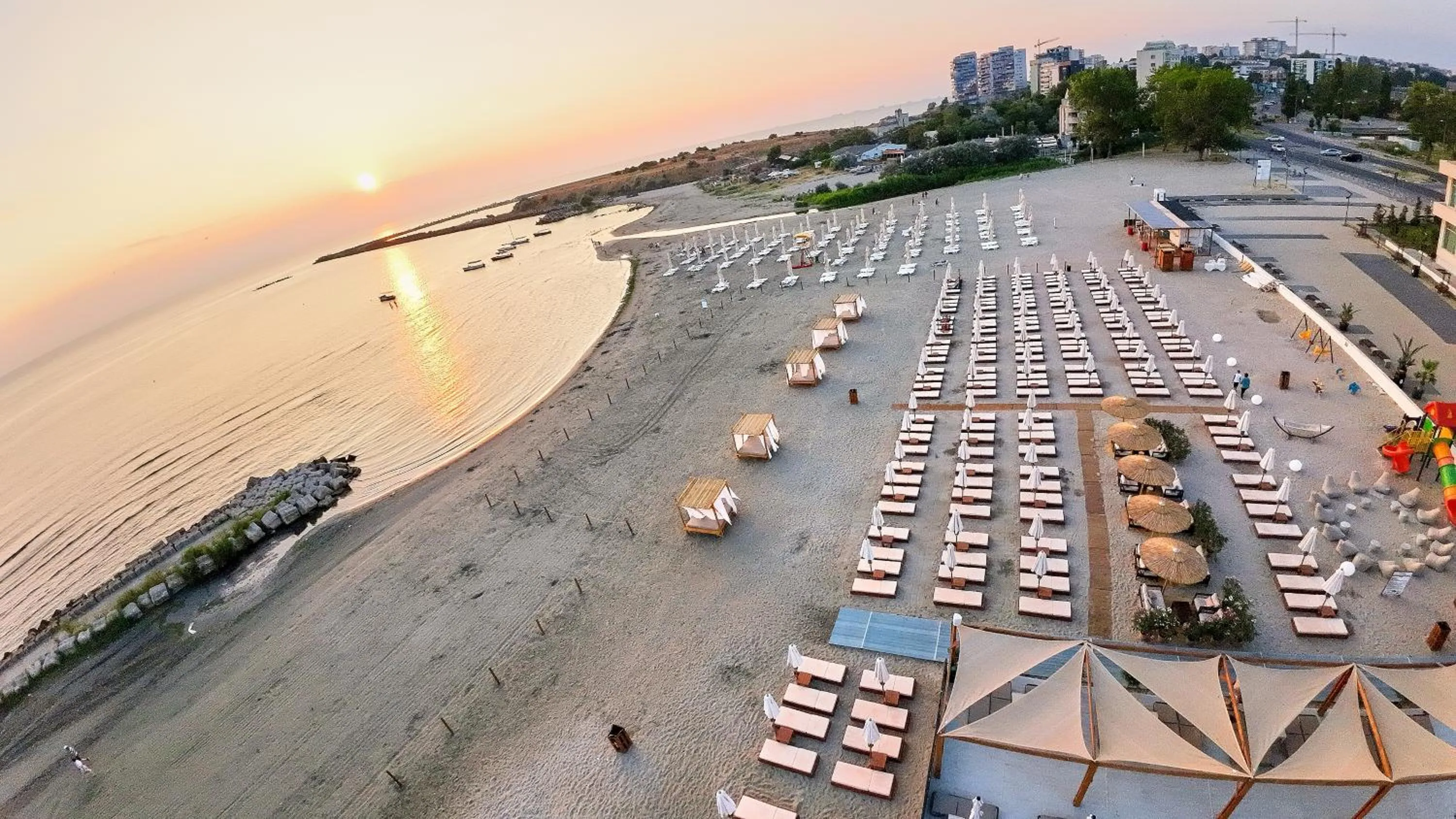 Beach in Hotel Malibu