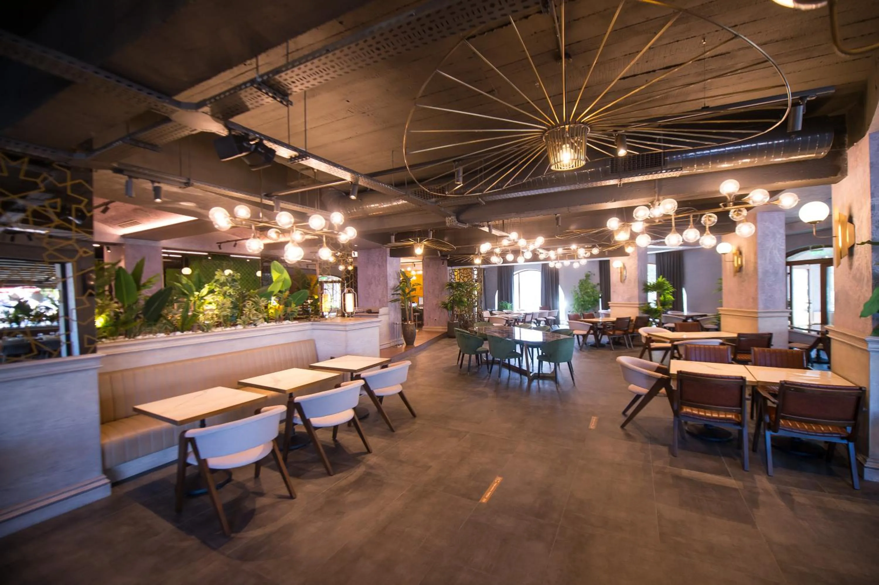 Restaurant/places to eat in Hotel Oxford