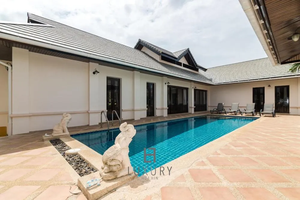 4 Bedroom Private Bali Style Villa HH6
