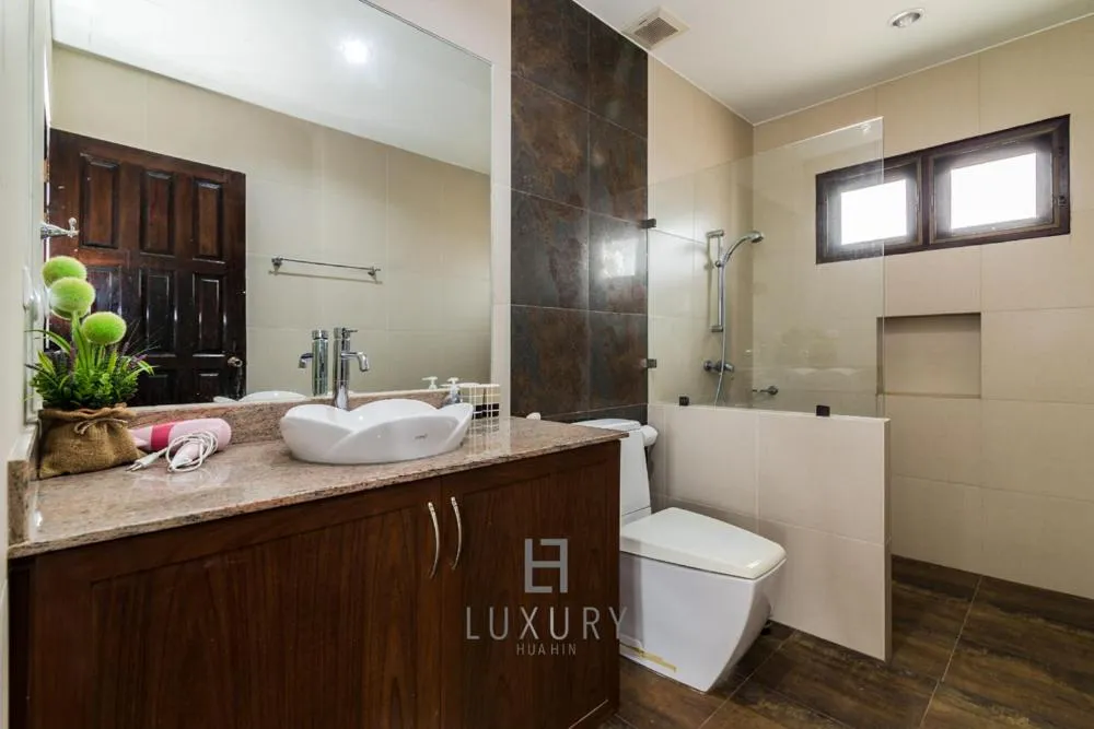 4 Bedroom Private Bali Style Villa HH6