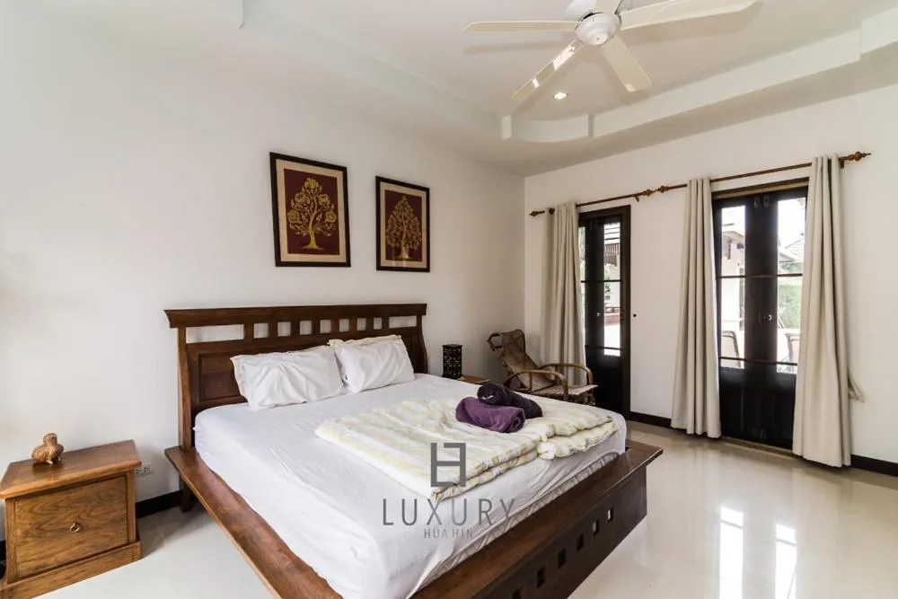 Bed in 4 Bedroom Private Bali Style Villa HH6
