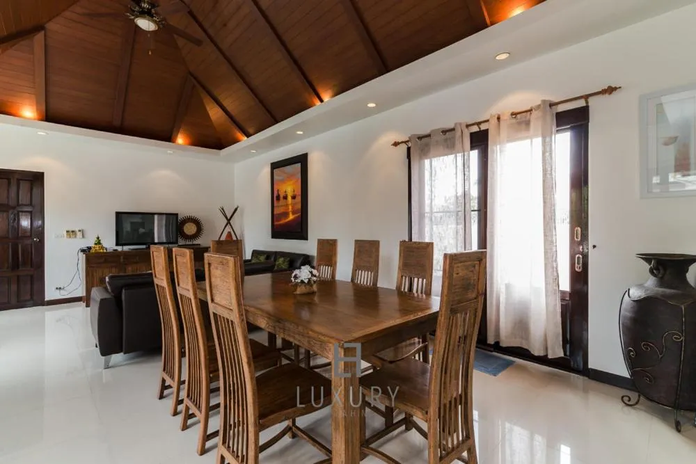 4 Bedroom Private Bali Style Villa HH6