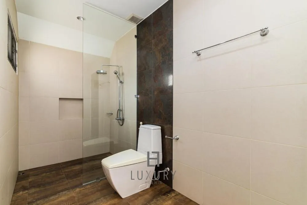 4 Bedroom Private Bali Style Villa HH6