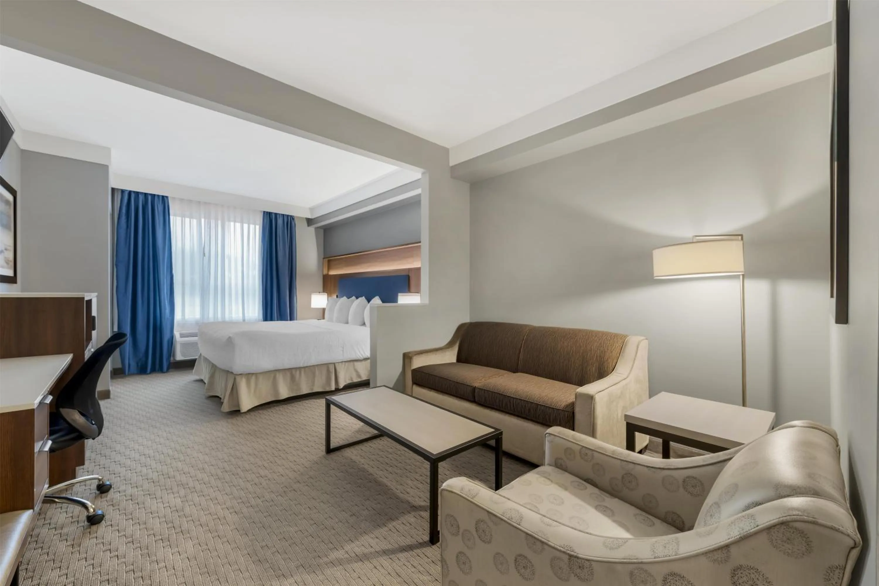 Photo of the whole room, Bed in Best Western Plus Revelstoke