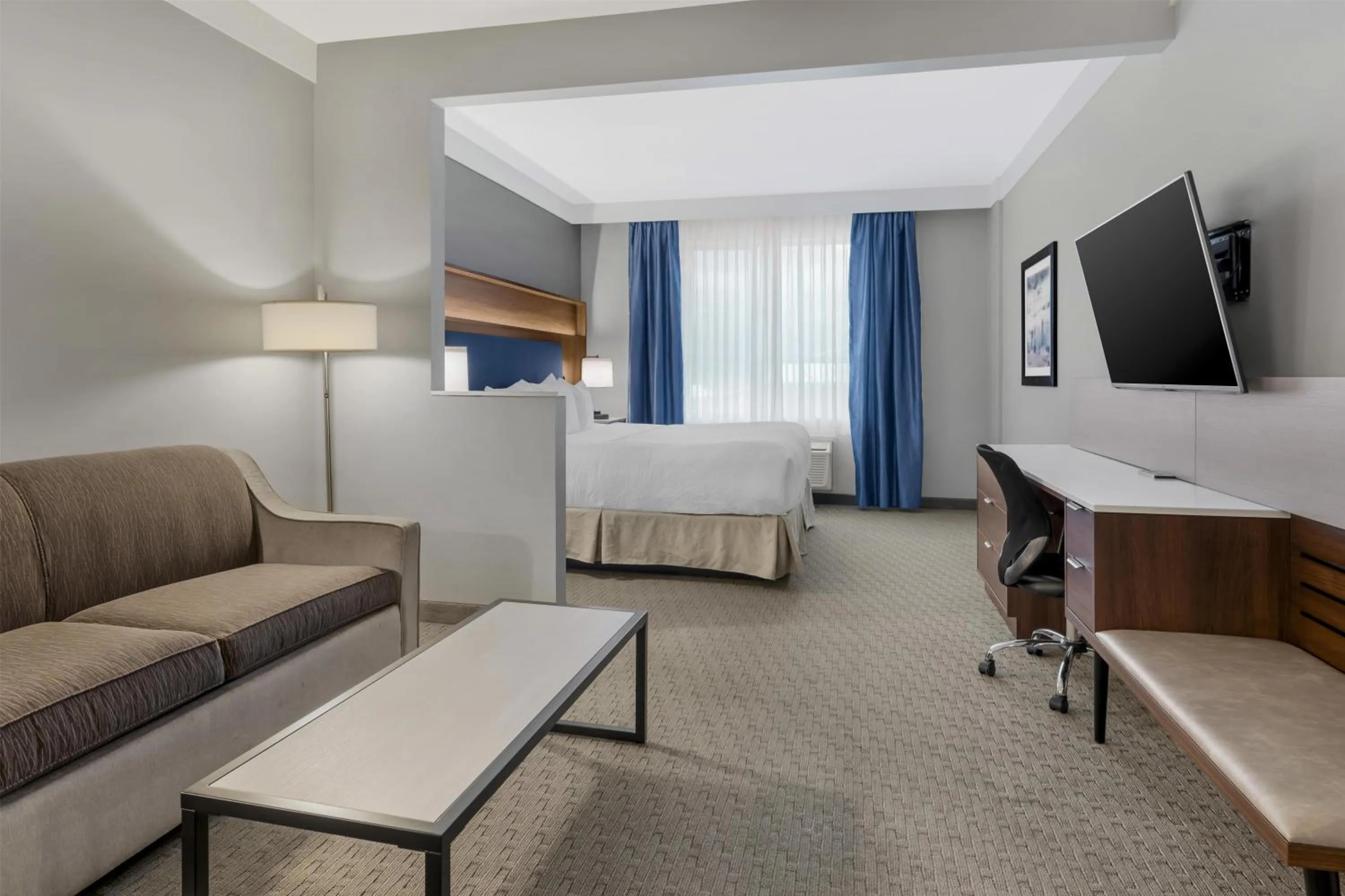 Photo of the whole room, Bed in Best Western Plus Revelstoke