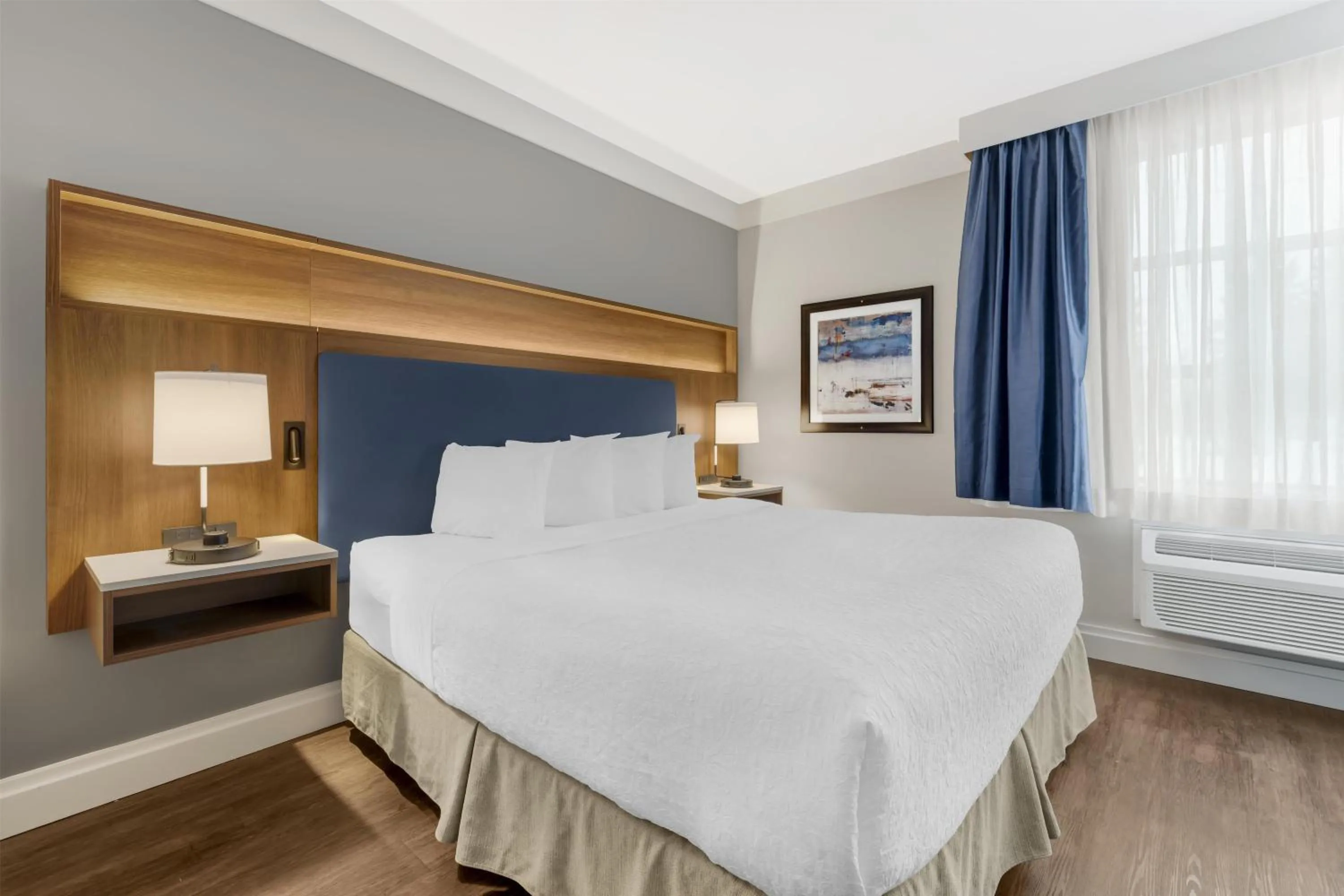 Photo of the whole room, Bed in Best Western Plus Revelstoke