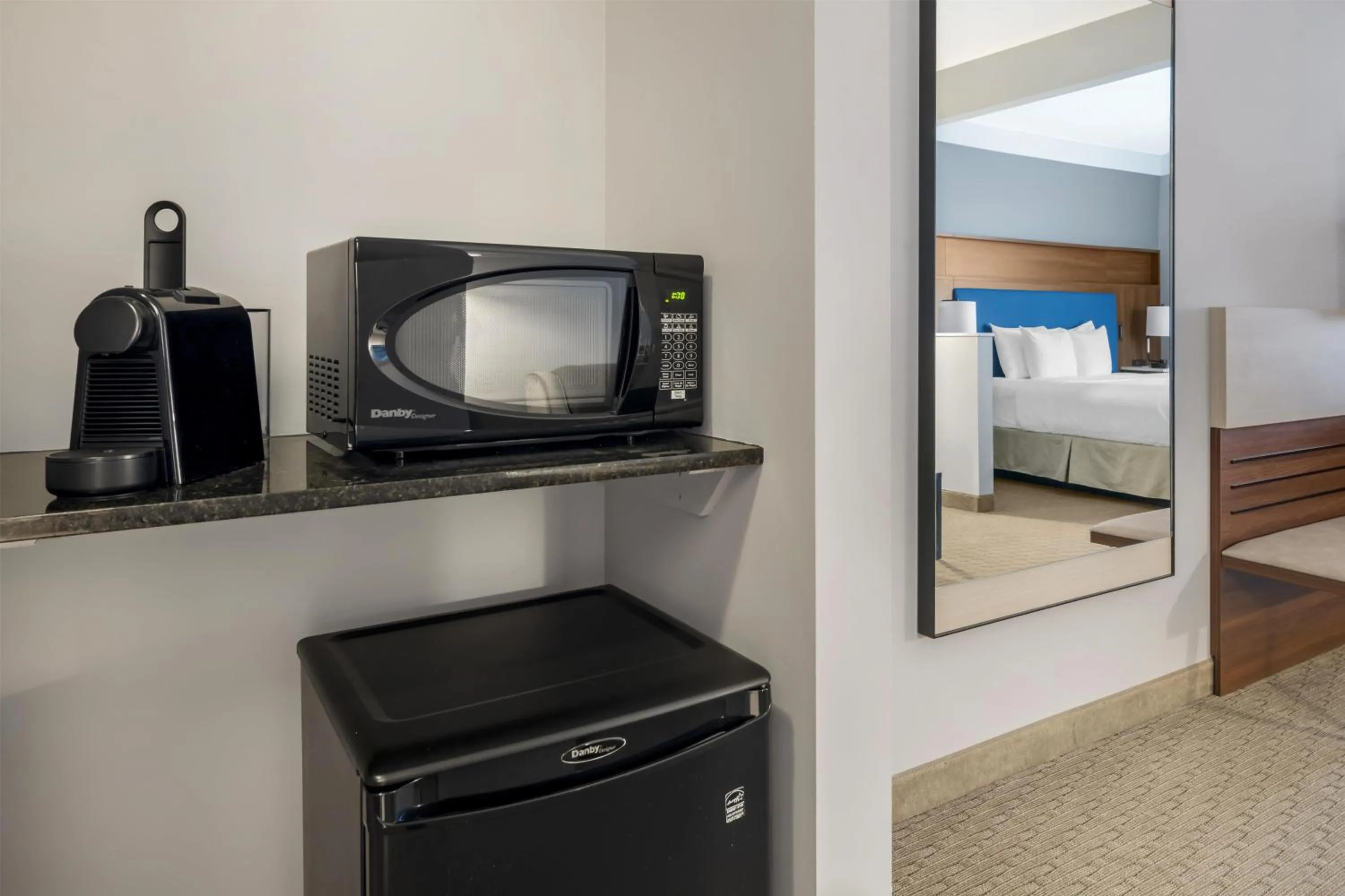 Photo of the whole room, Bed in Best Western Plus Revelstoke