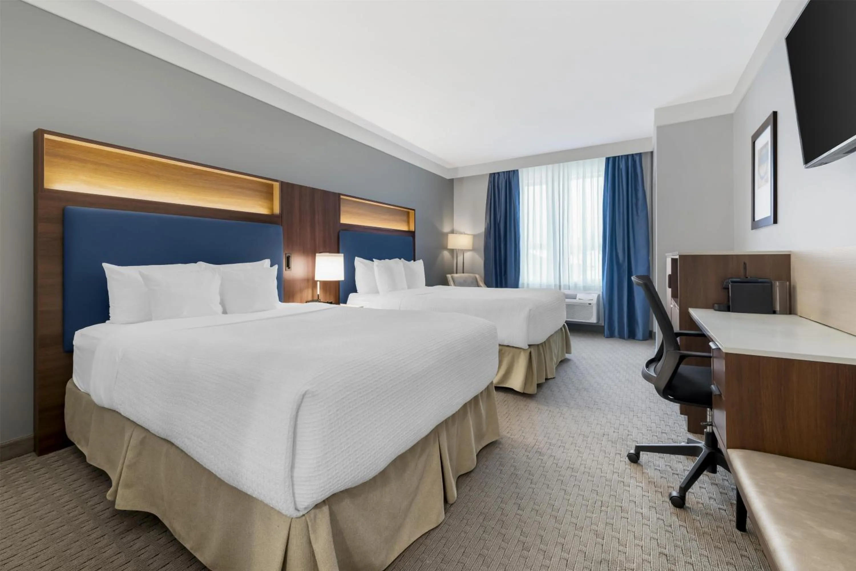 Bedroom, Bed in Best Western Plus Revelstoke