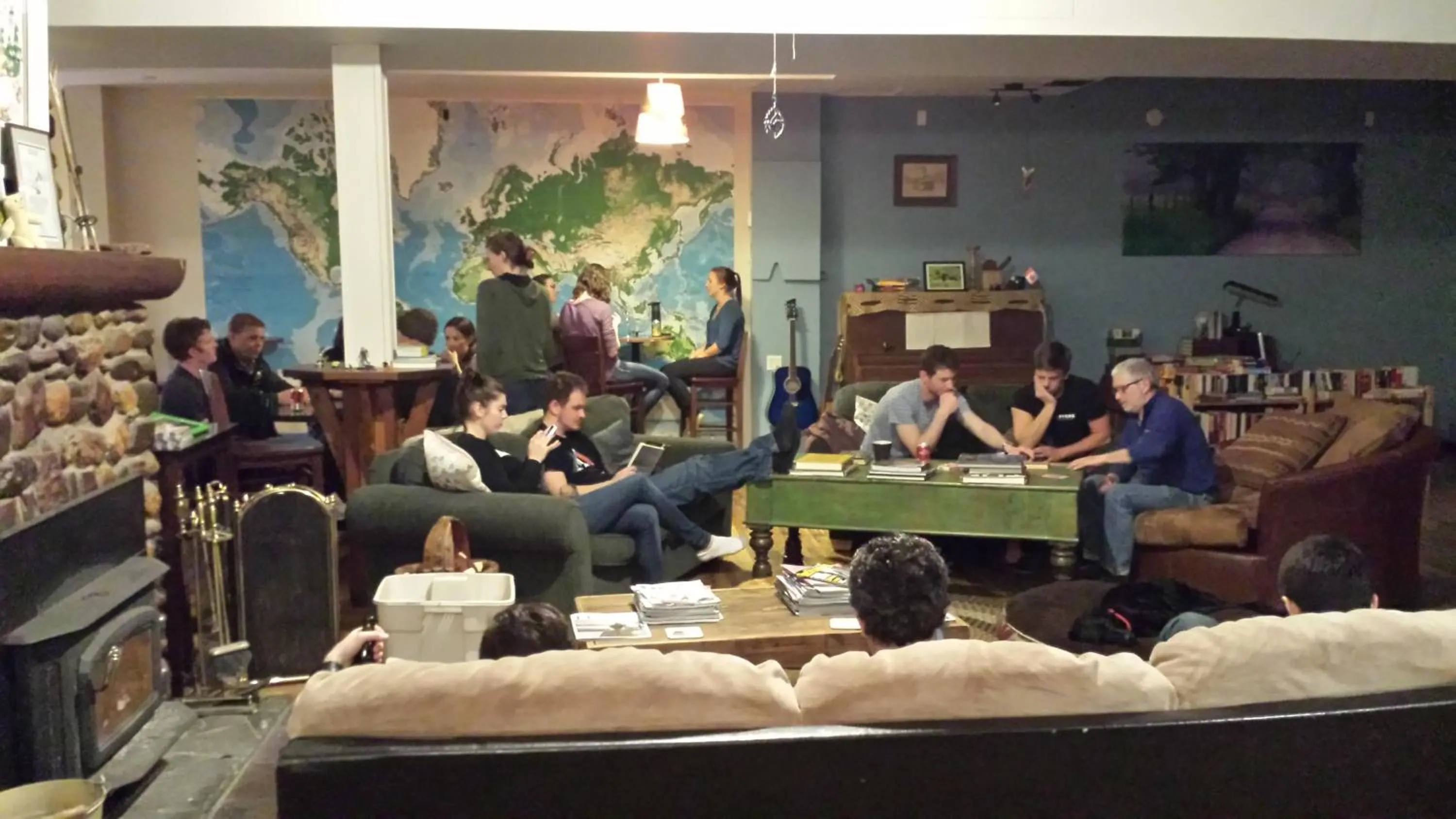 Communal lounge/ TV room in Dreamcatcher Hostel