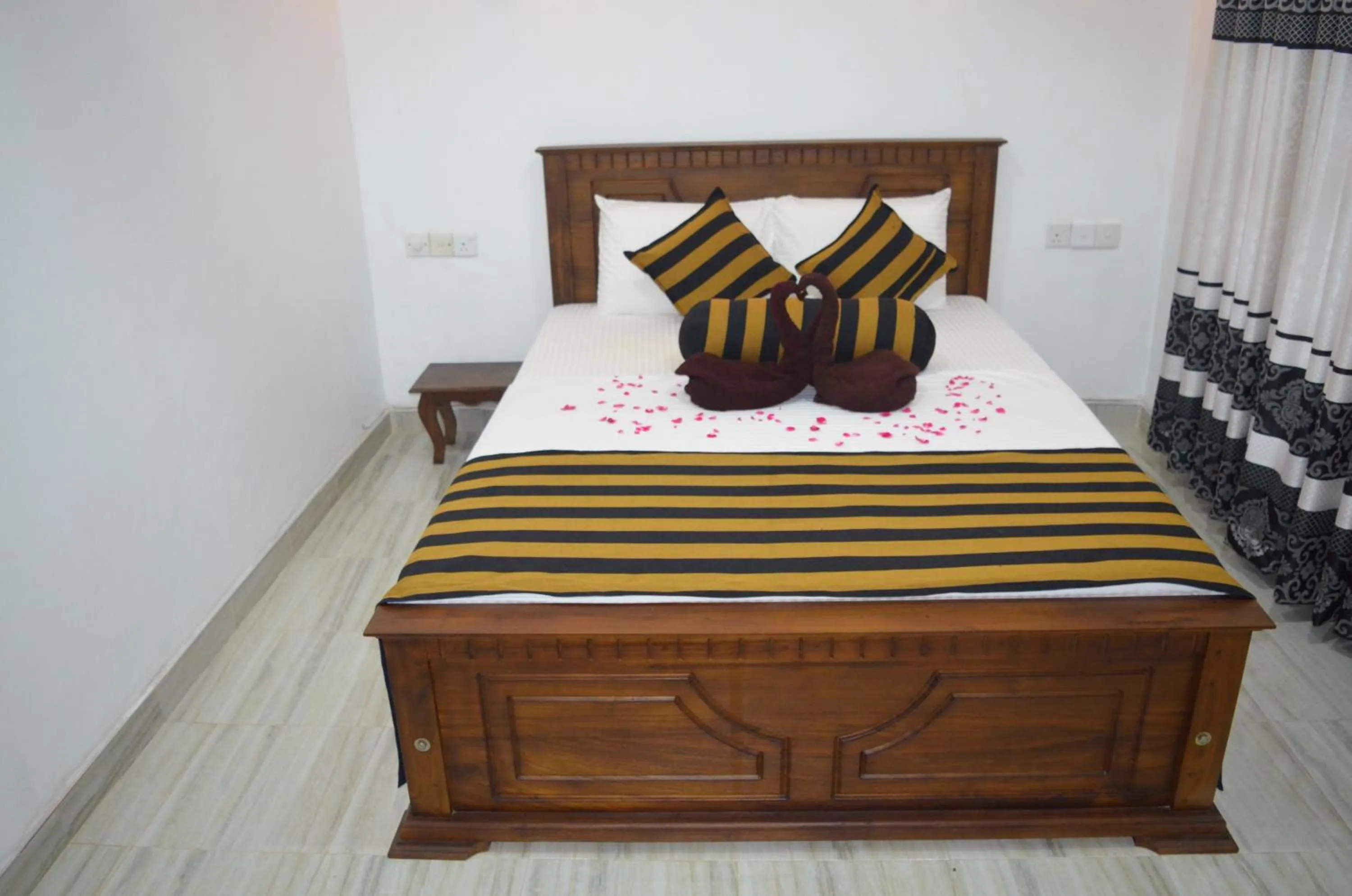 Bedroom, Bed in Green Garden Resort