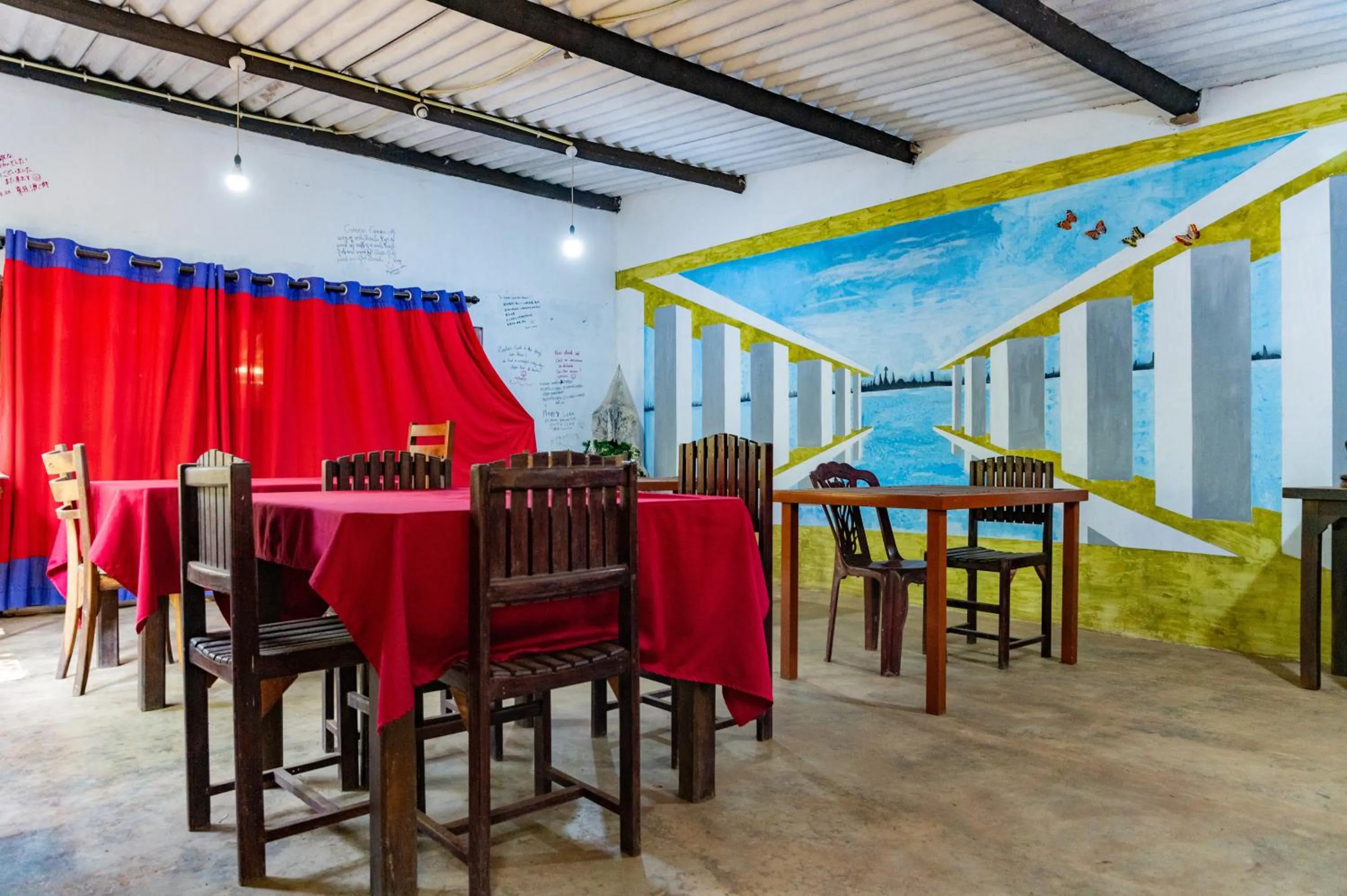 Restaurant/places to eat in Green Garden Resort