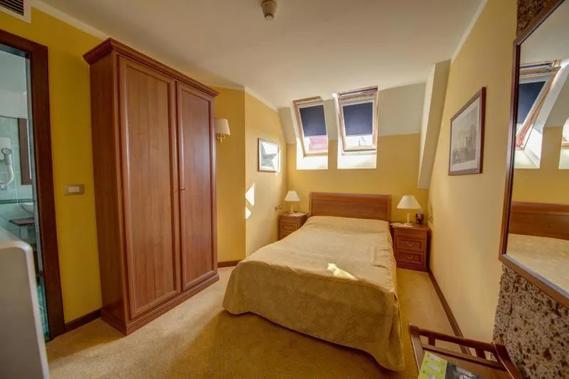 Bedroom, Bed in House of Dracula Hotel