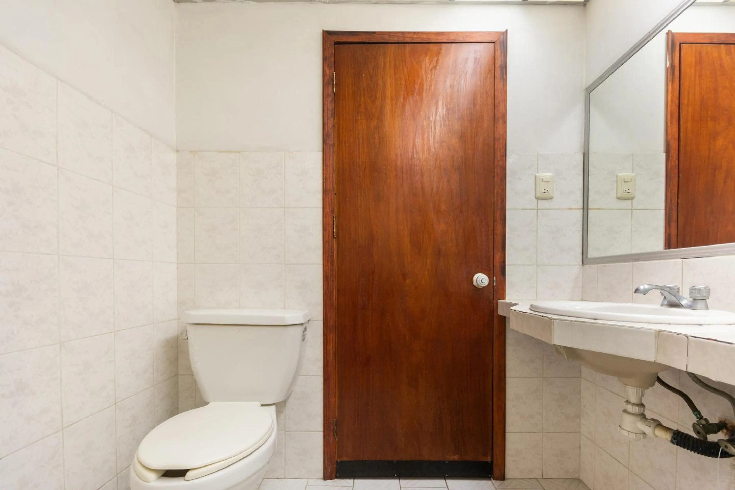 Bathroom in OYO Hotel Casa Blanca