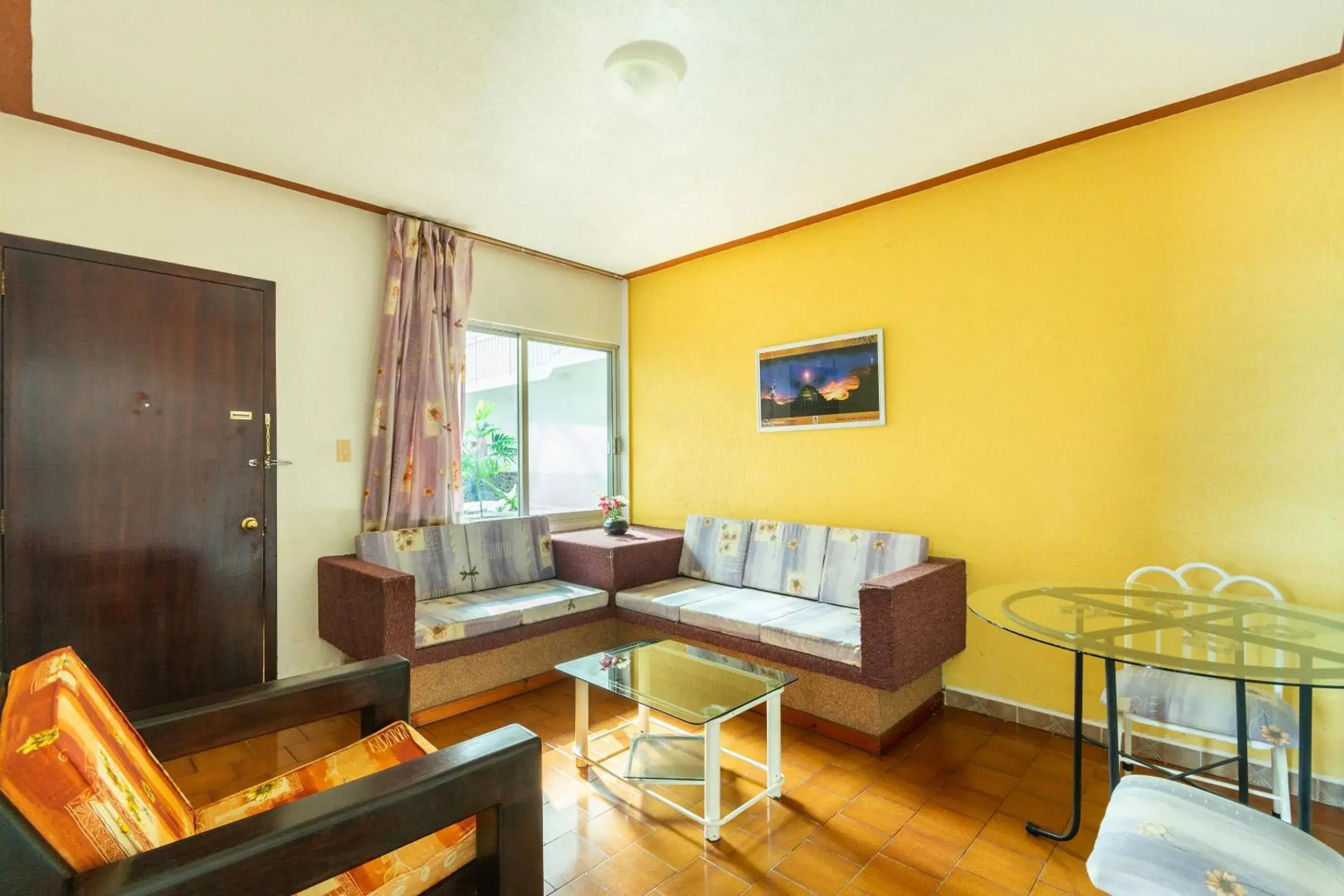 Bedroom in OYO Hotel Casa Blanca Bedroom in OYO Hotel Casa Blanca