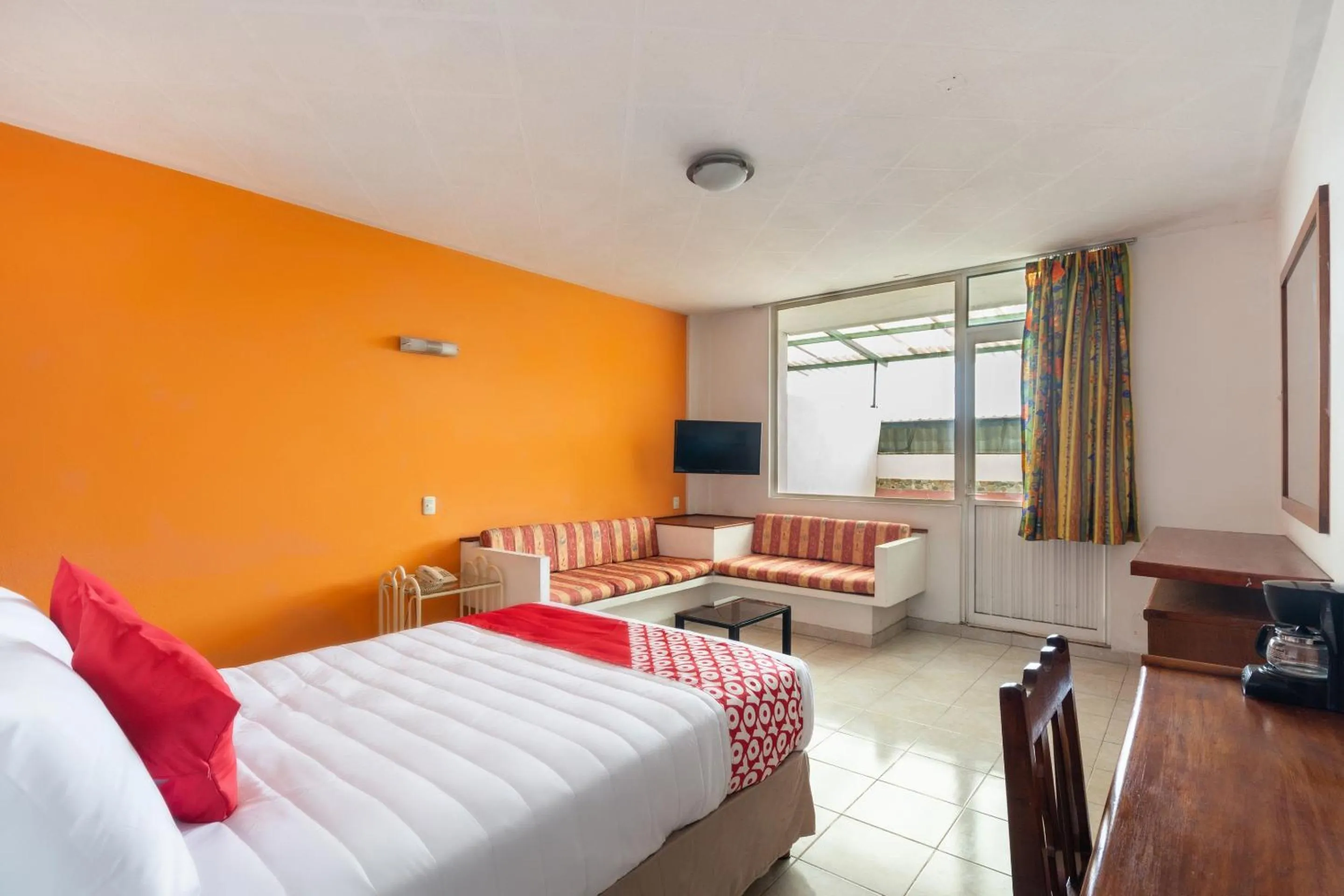 Bedroom, Bed in OYO Hotel Casa Blanca