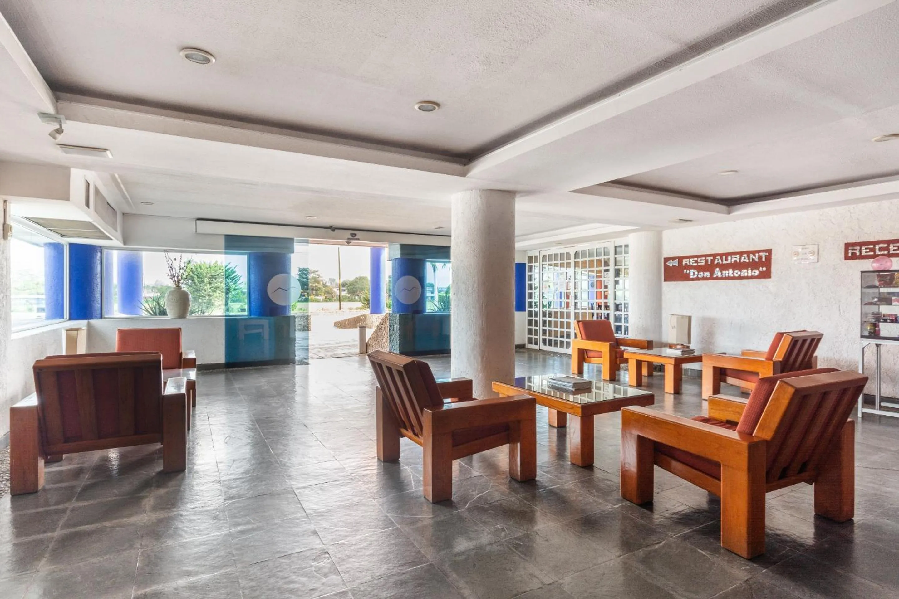 Lobby or reception in OYO Hotel Casa Blanca