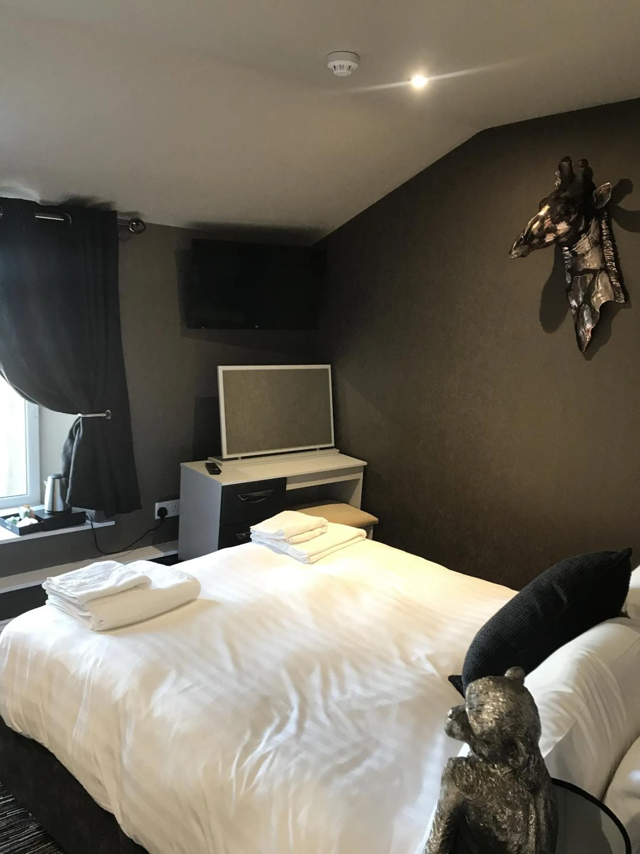 Bedroom, Bed in The Grotto