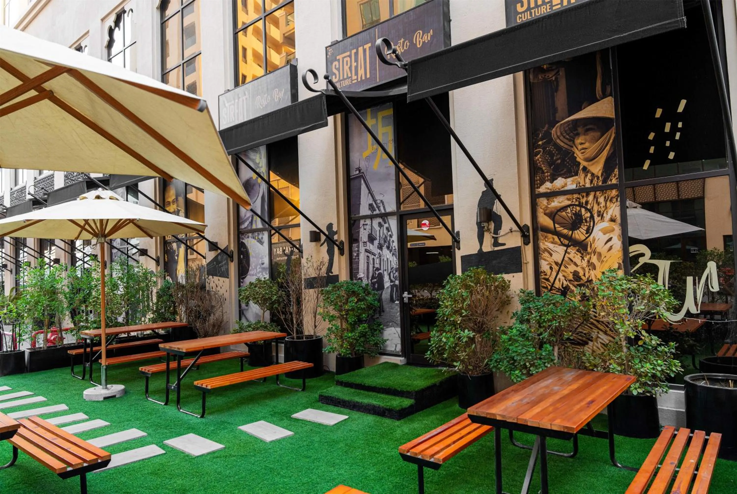 Lounge or bar in DoubleTree by Hilton Dubai Al Jadaf