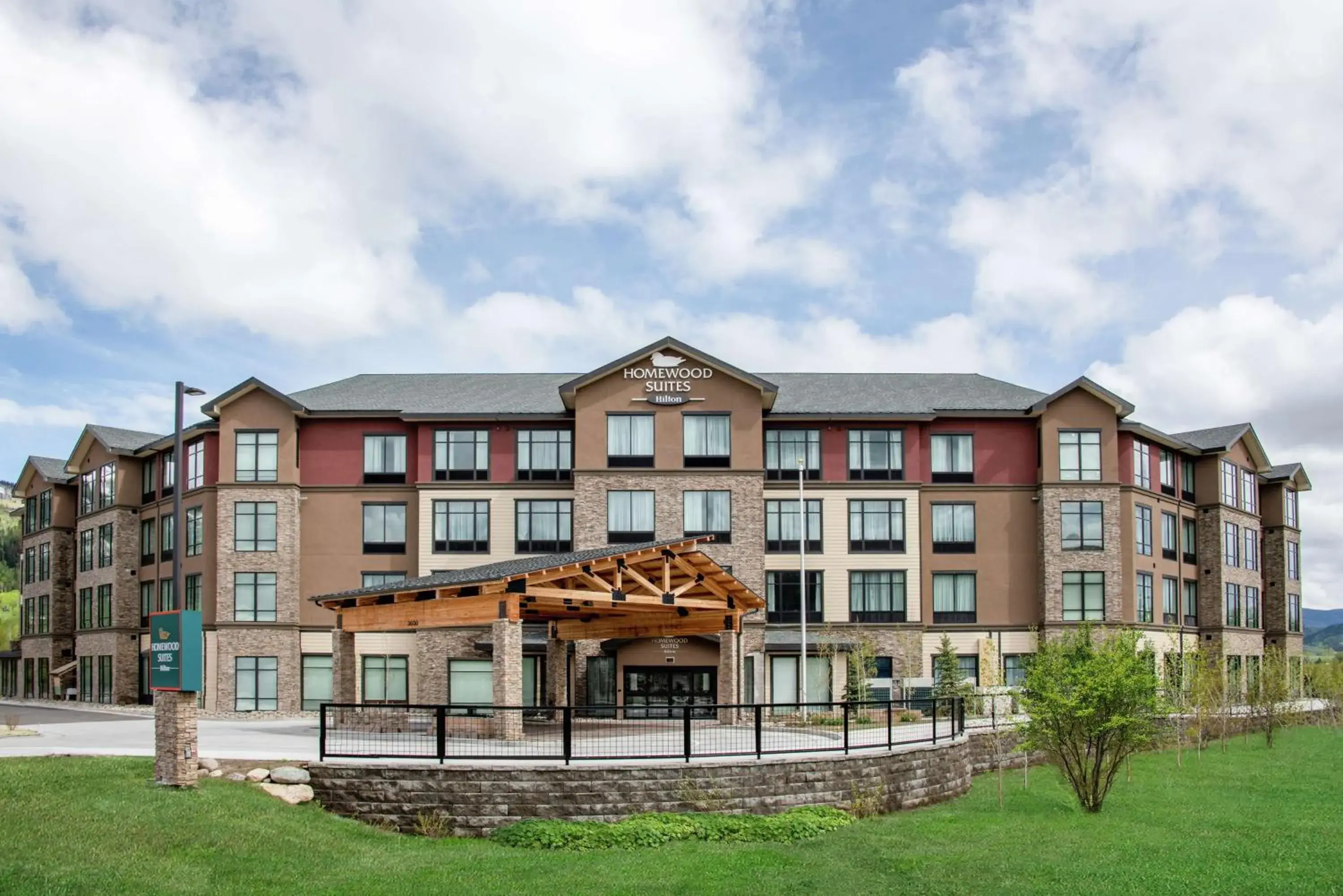 Property building in Homewood Suites By Hilton Steamboat Springs Property building in Homewood Suites By Hilton Steamboat Springs