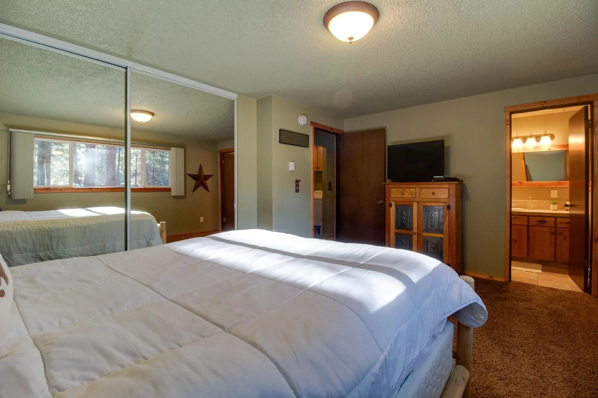 Property building, Bed in The Sisters Moose