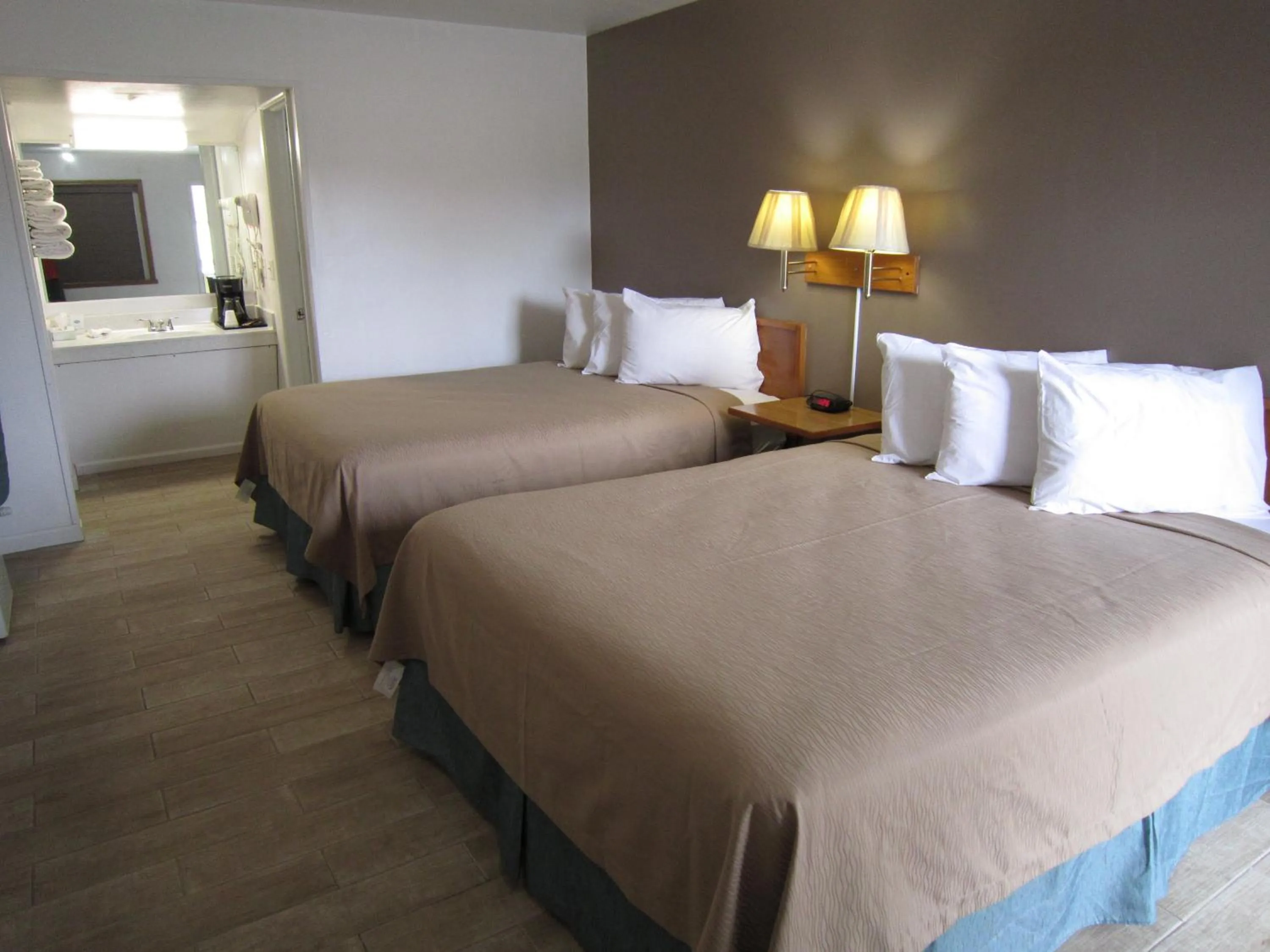 Bed in Cassville Budget Inn