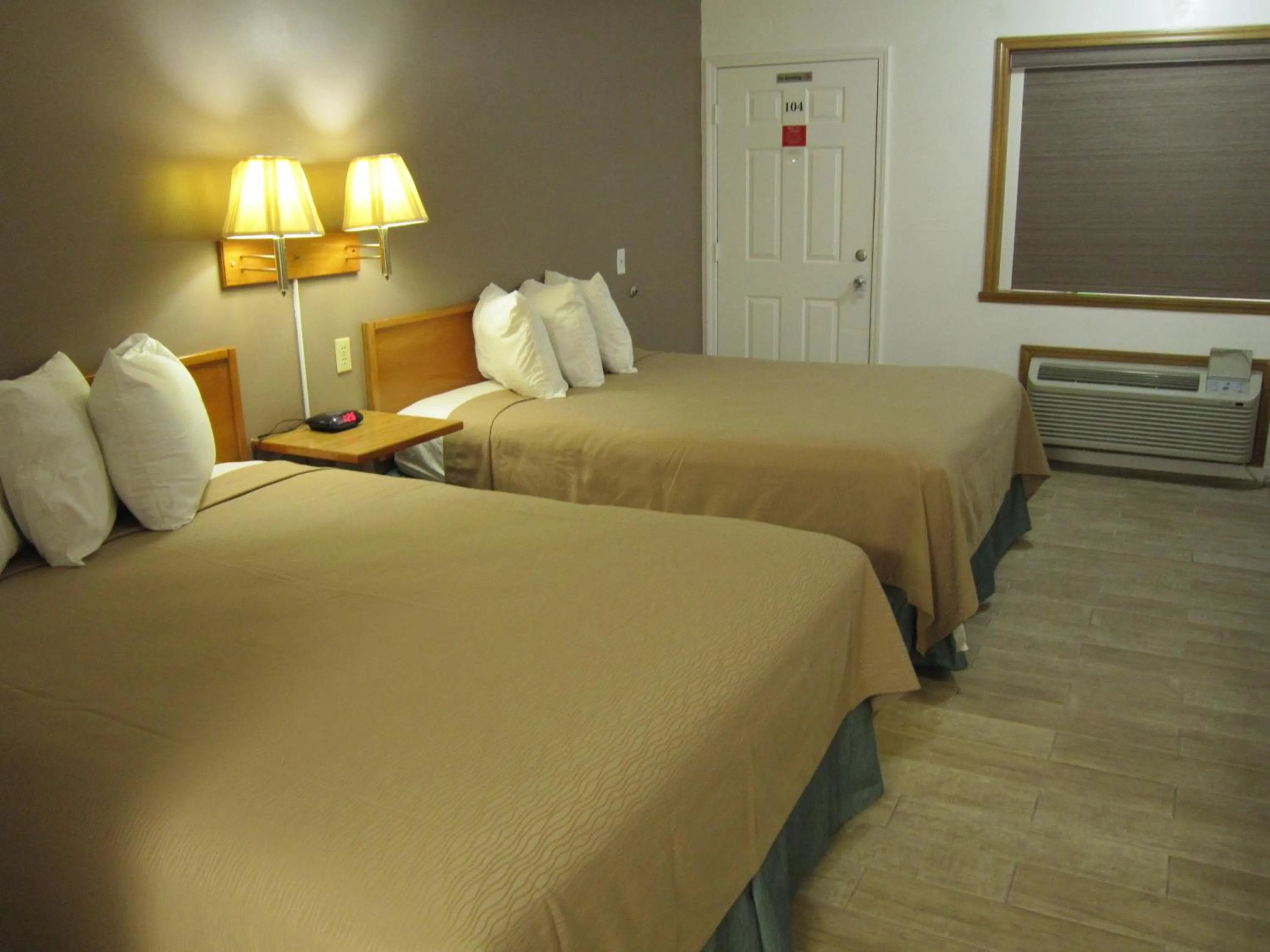 Bed in Cassville Budget Inn