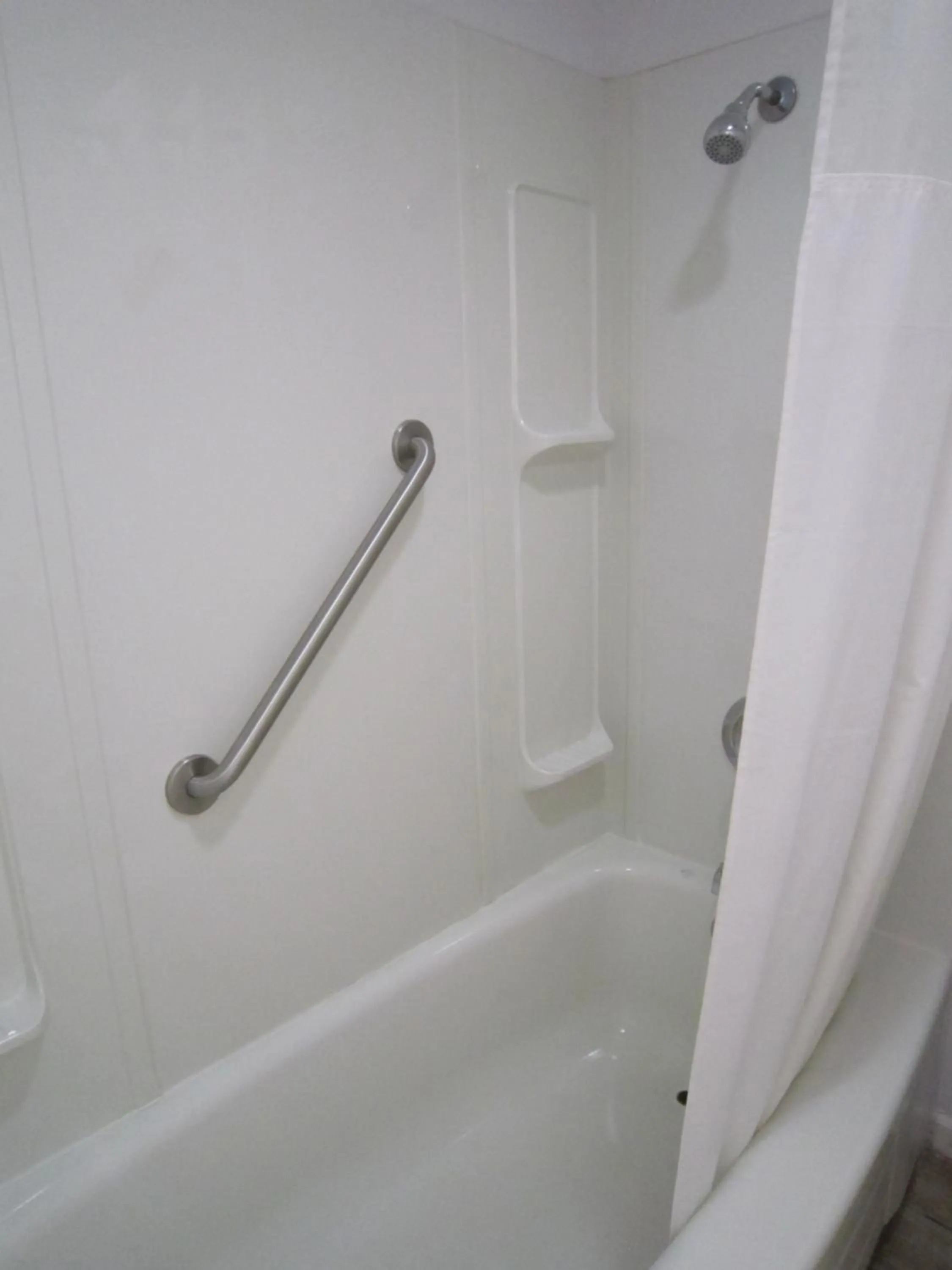 Shower in Cassville Budget Inn