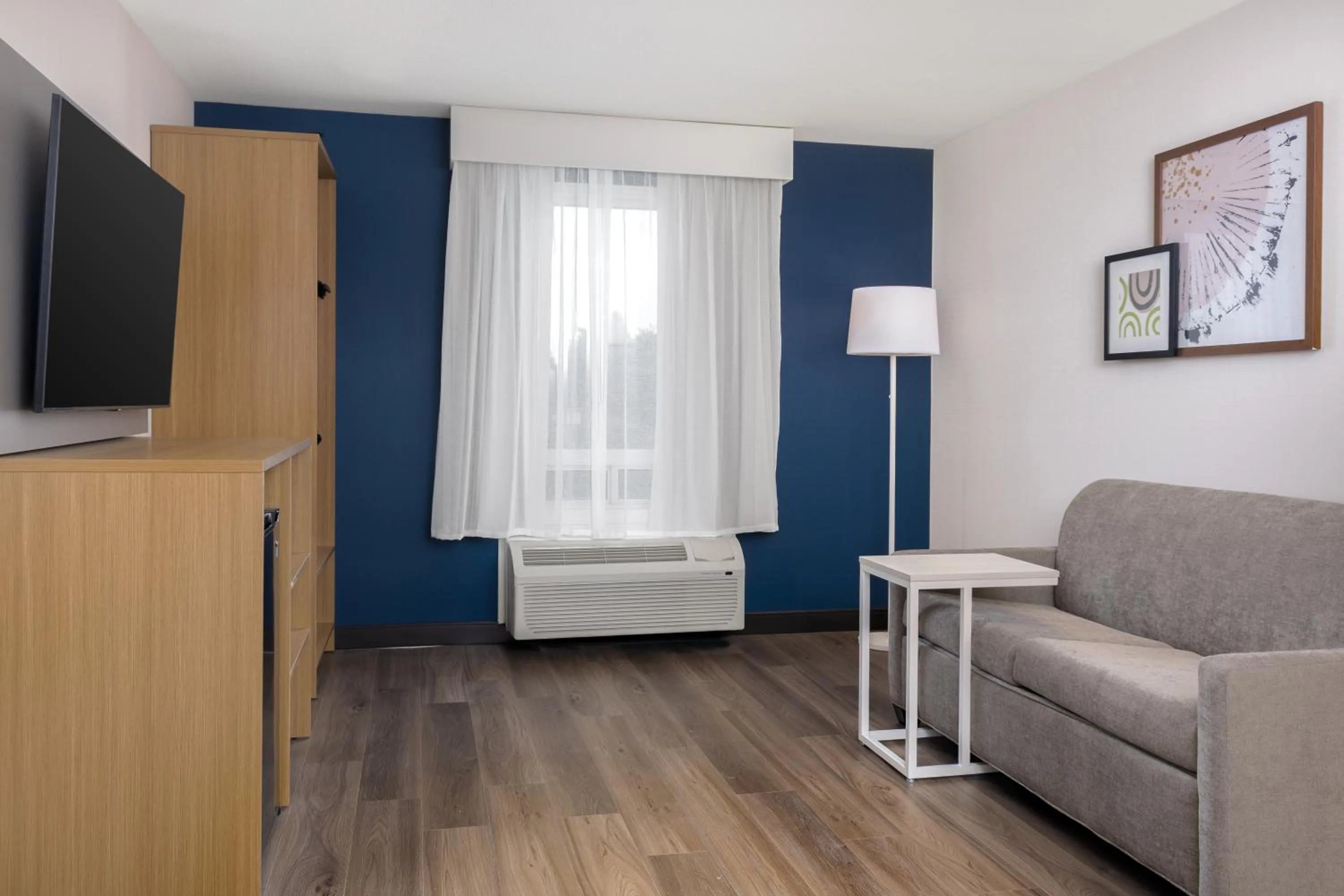 Seating area in Spark By Hilton Woodstock