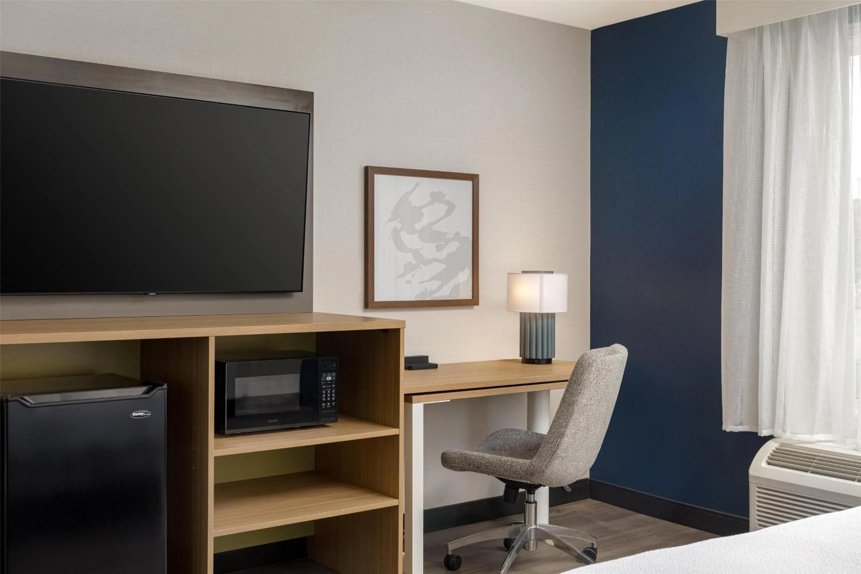 Bedroom, Bed in Spark By Hilton Woodstock