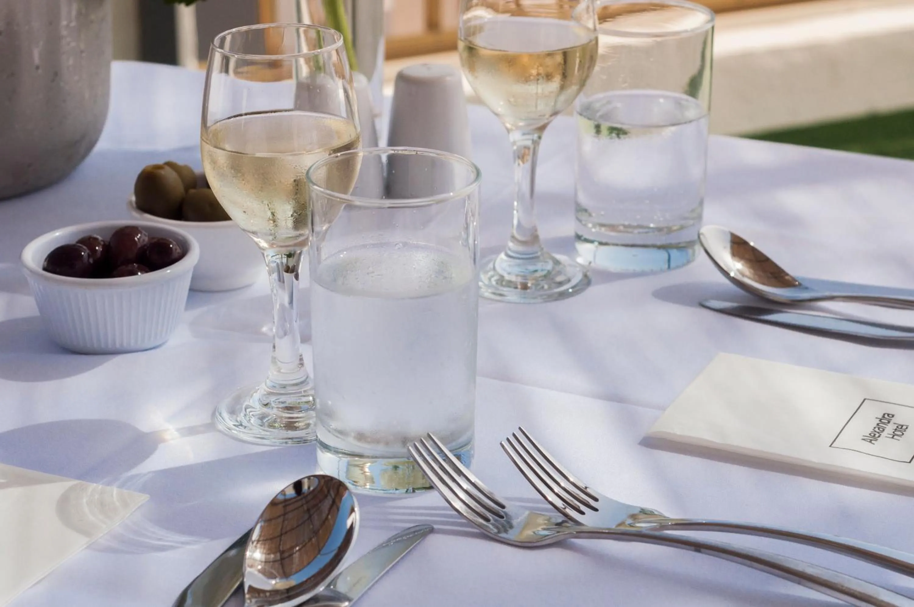 Restaurant/places to eat in ROOMS by Alexandra Hotel