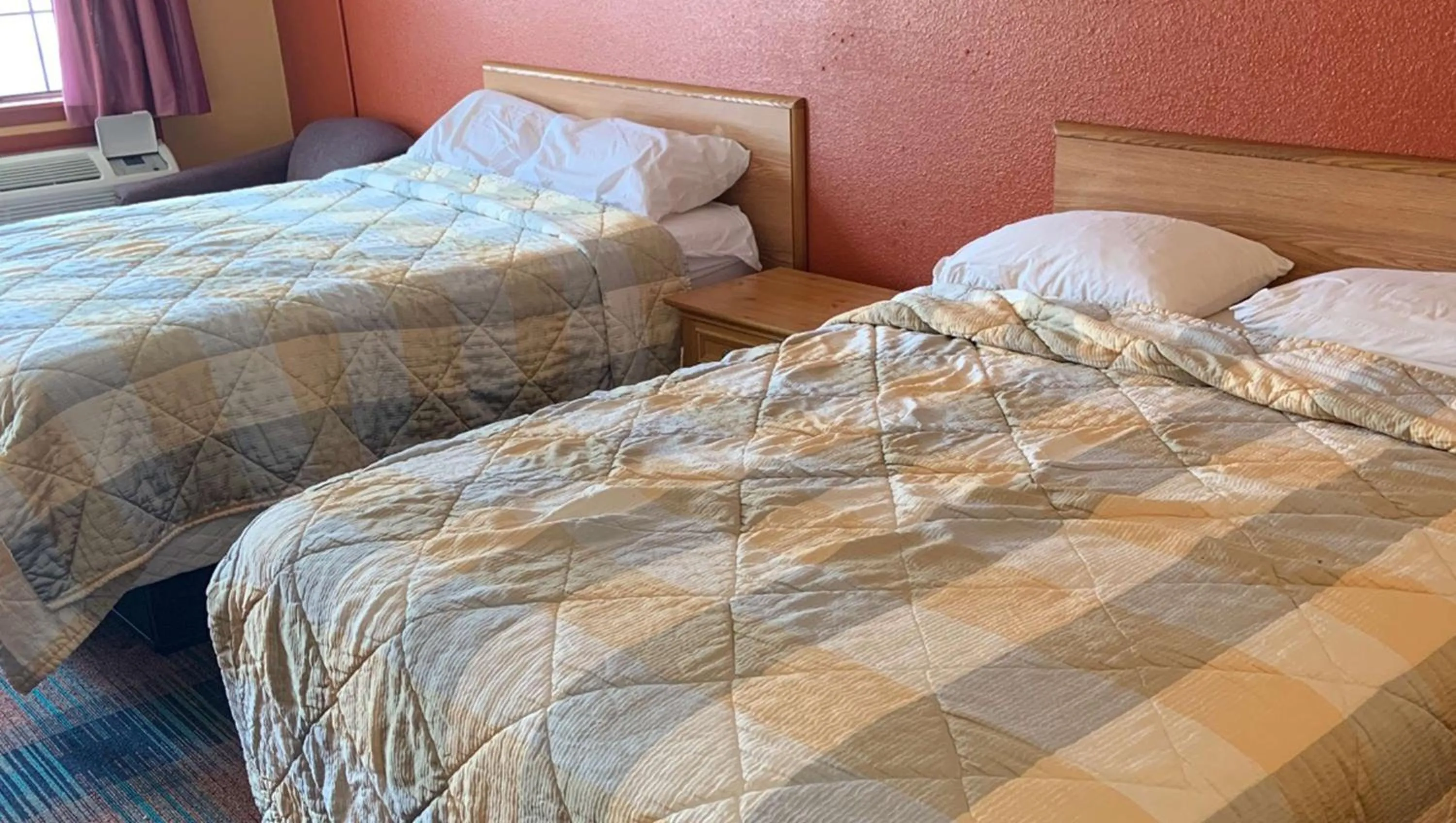 Bedroom, Bed in Luxury Inn Forrest City