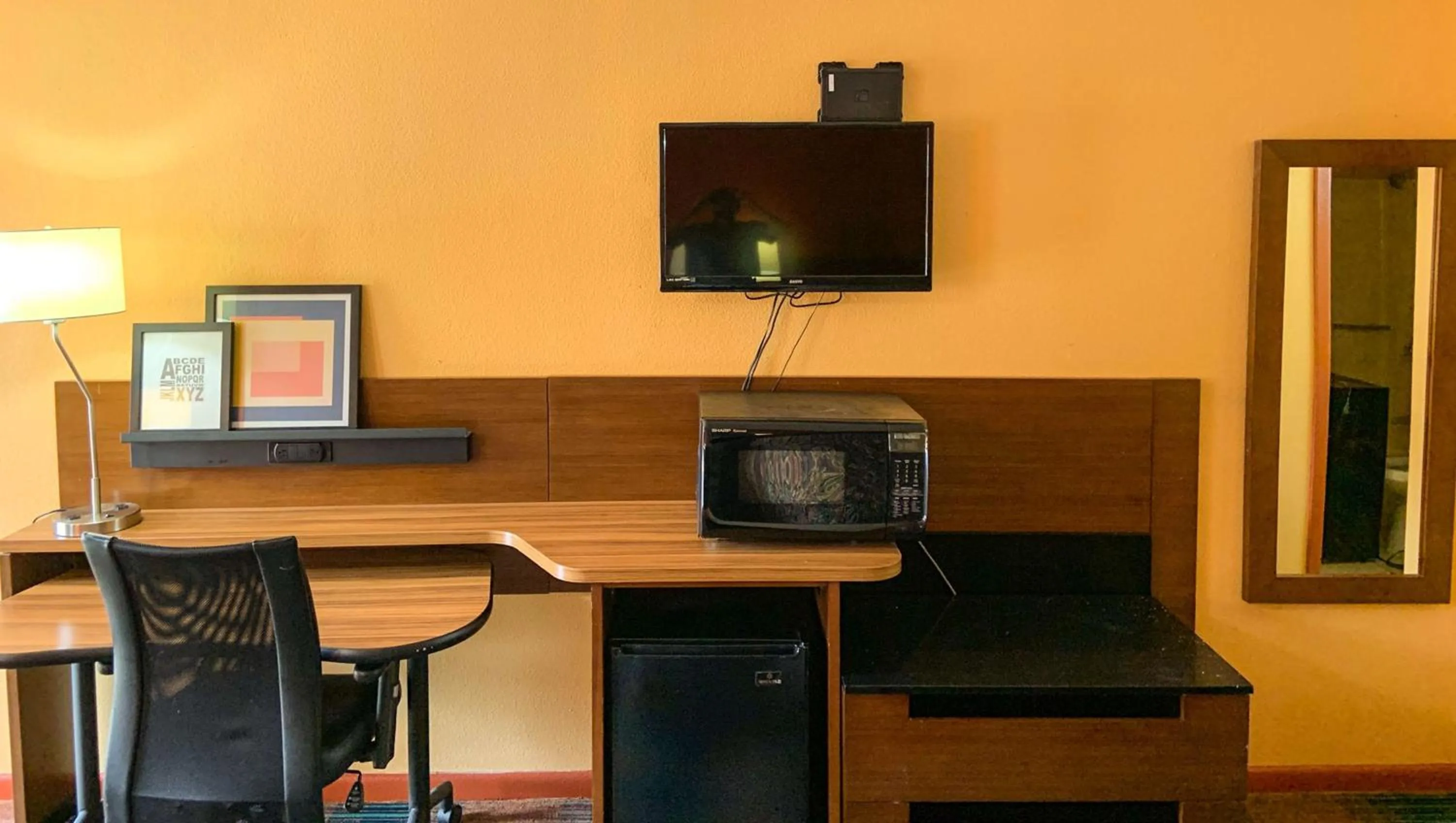 Bedroom in Luxury Inn Forrest City