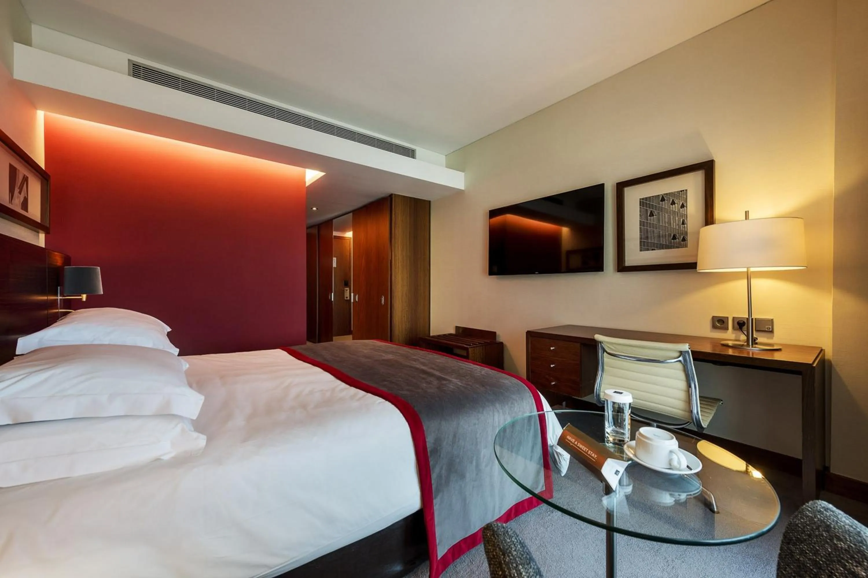 Photo of the whole room, Bed in Lagoas Park Hotel