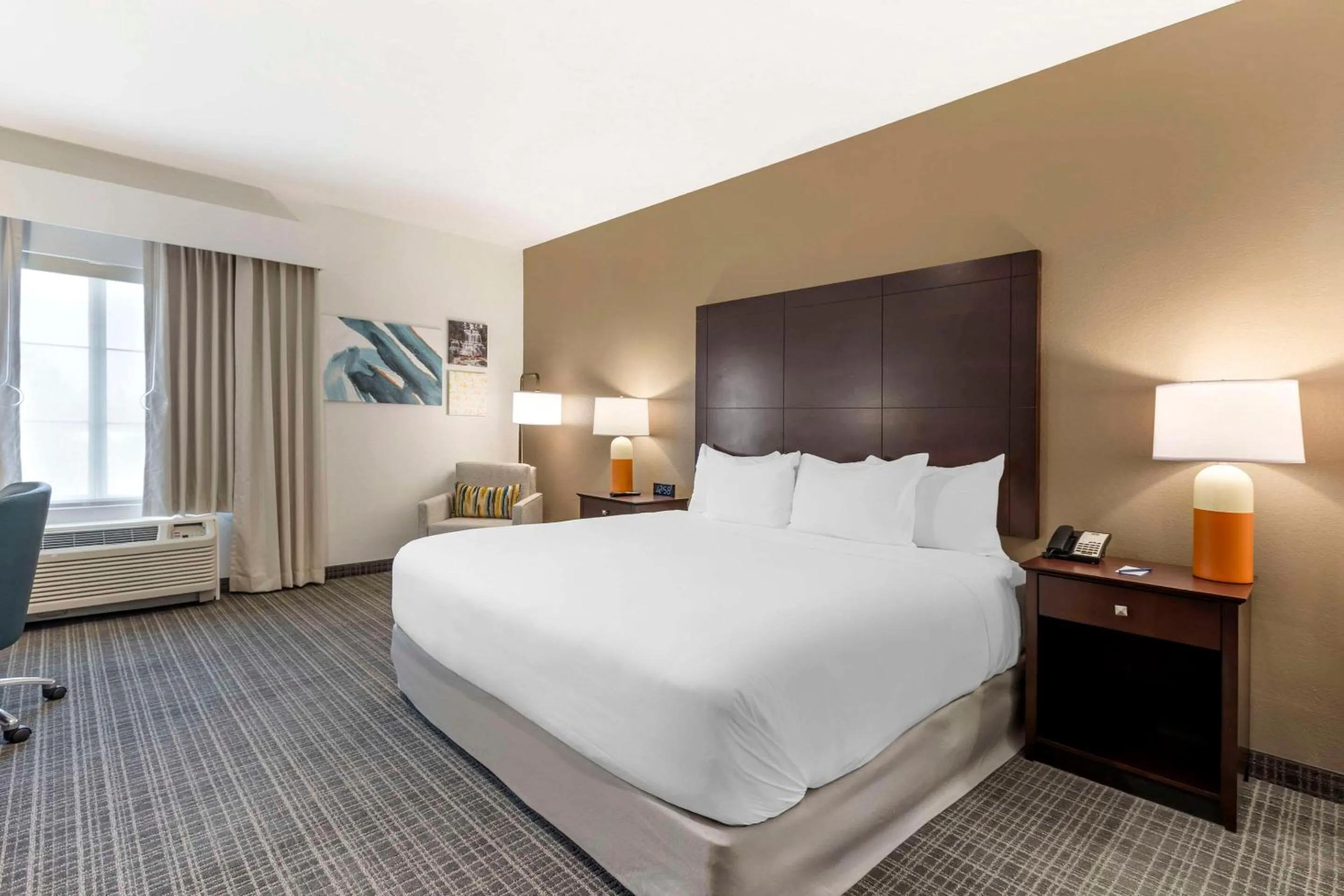 Bedroom, Bed in Comfort Inn & Suites Verona at Turning Stone Resort Casino