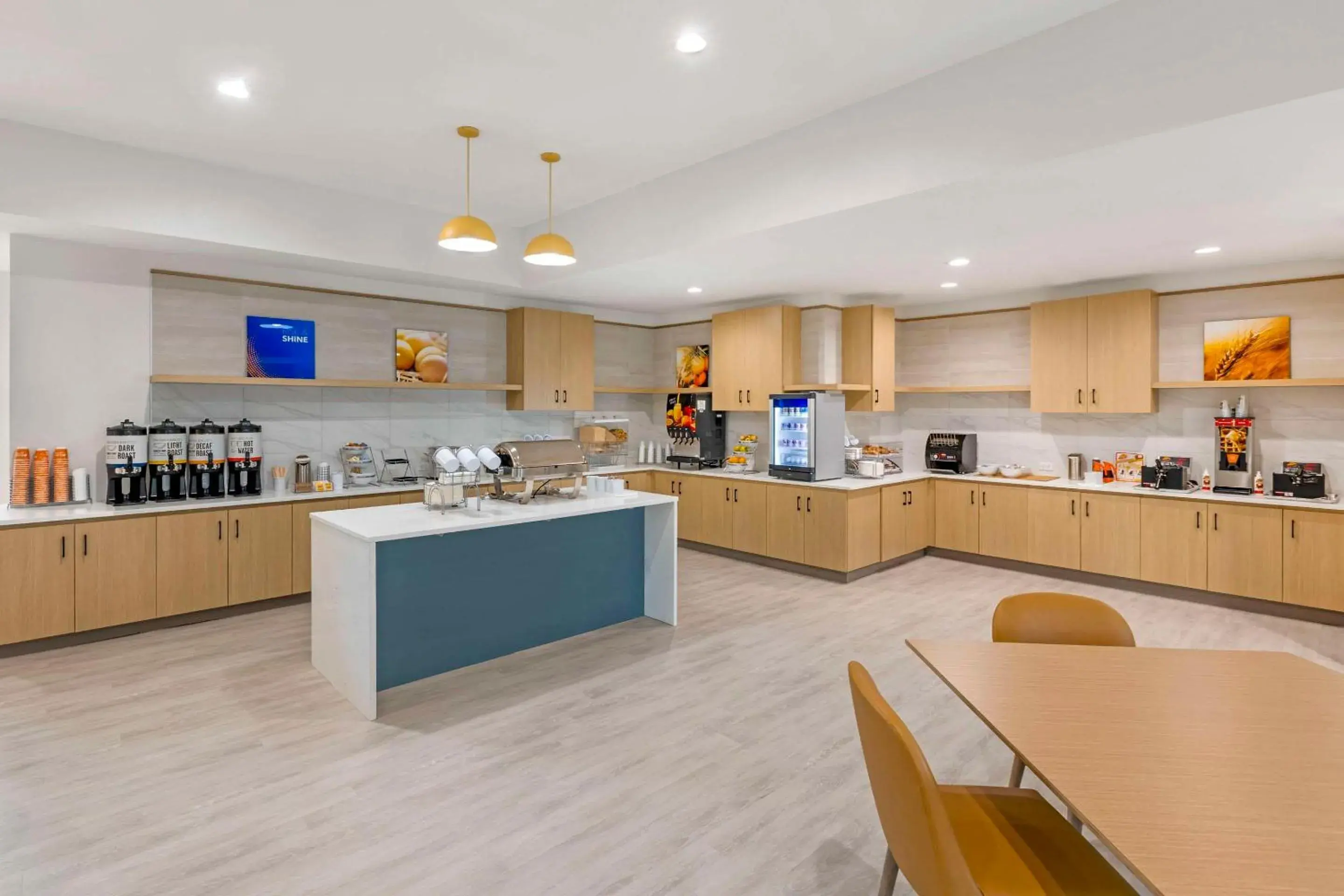 Breakfast in Comfort Inn & Suites Verona at Turning Stone Resort Casino Breakfast in Comfort Inn & Suites Verona at Turning Stone Resort Casino