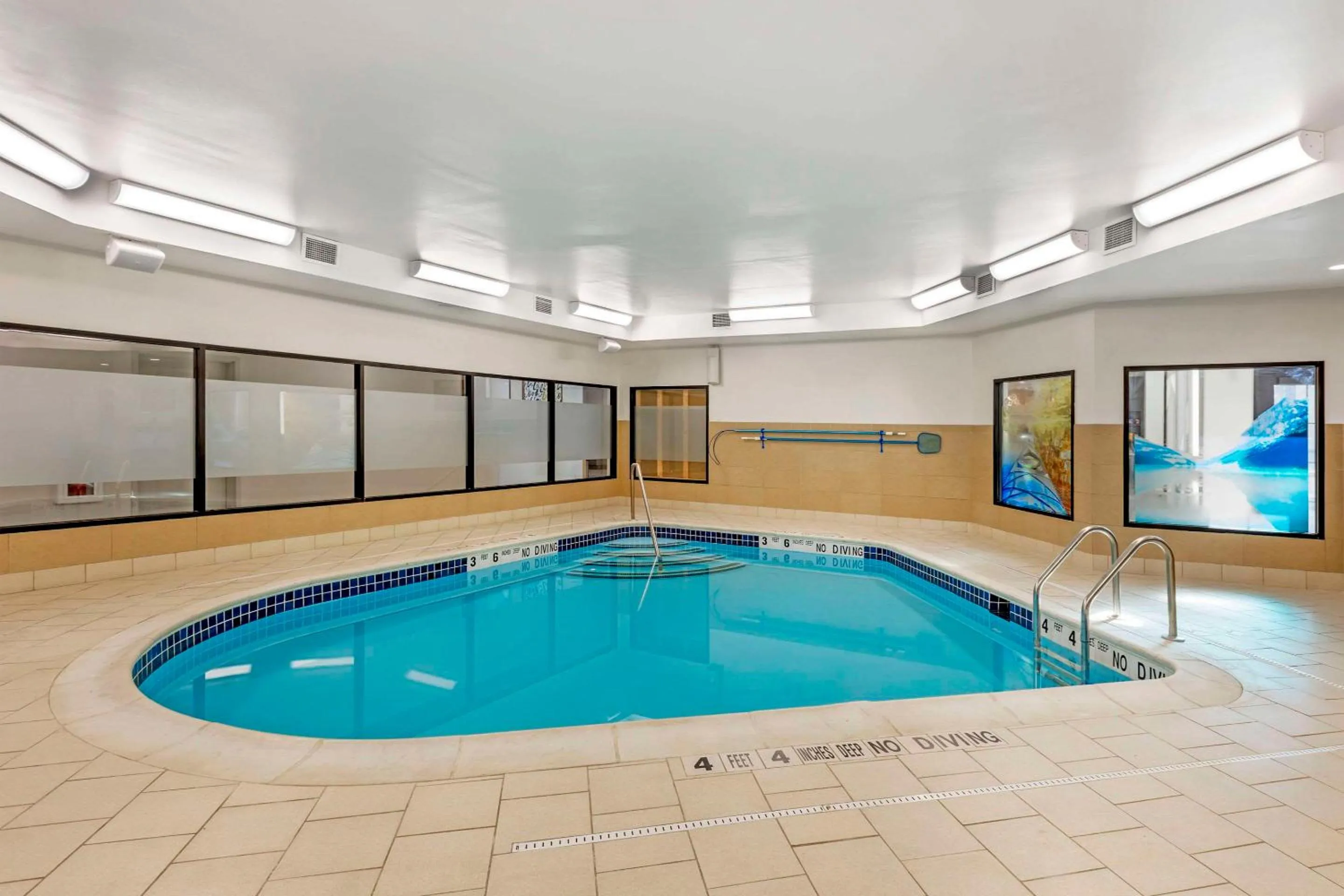 Swimming pool in Comfort Inn & Suites Verona at Turning Stone Resort Casino