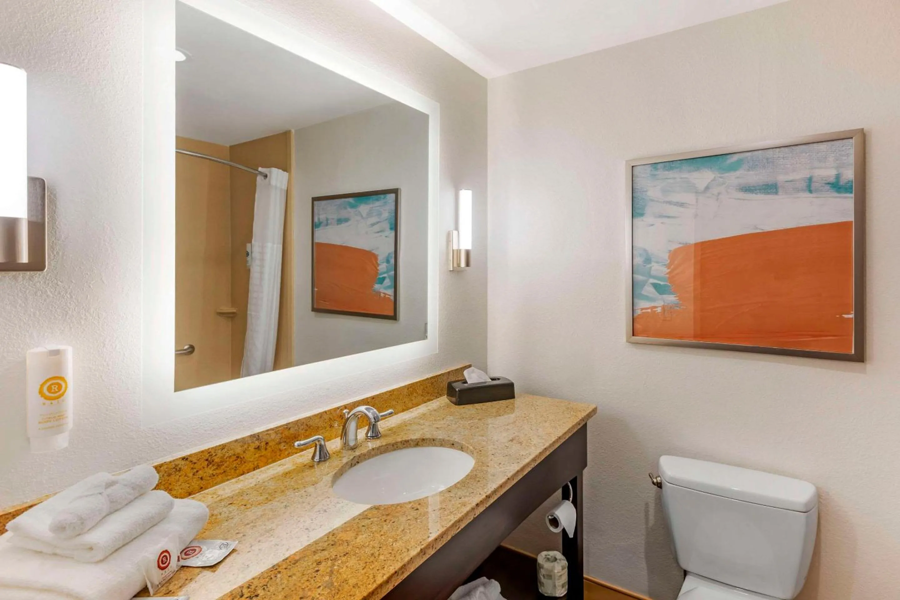 Bedroom in Comfort Inn & Suites Verona at Turning Stone Resort Casino