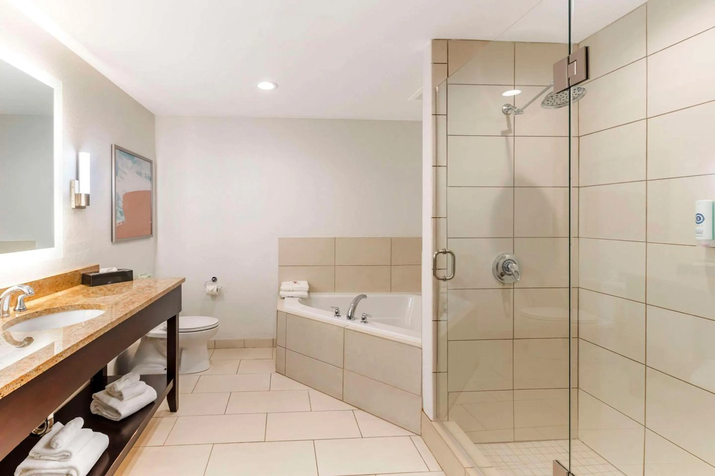 Bedroom in Comfort Inn & Suites Verona at Turning Stone Resort Casino