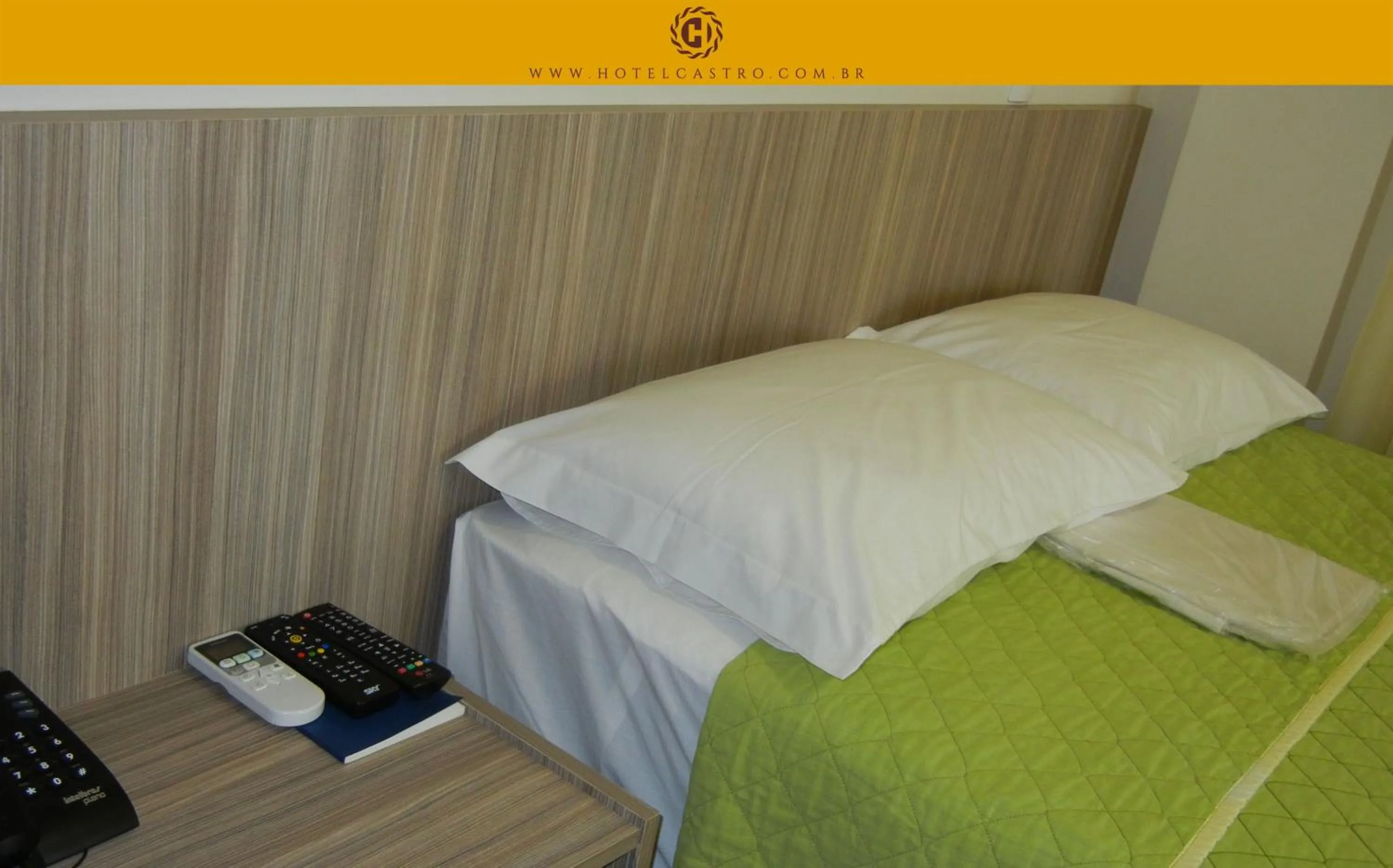 Shower, Bed in Hotel Castro