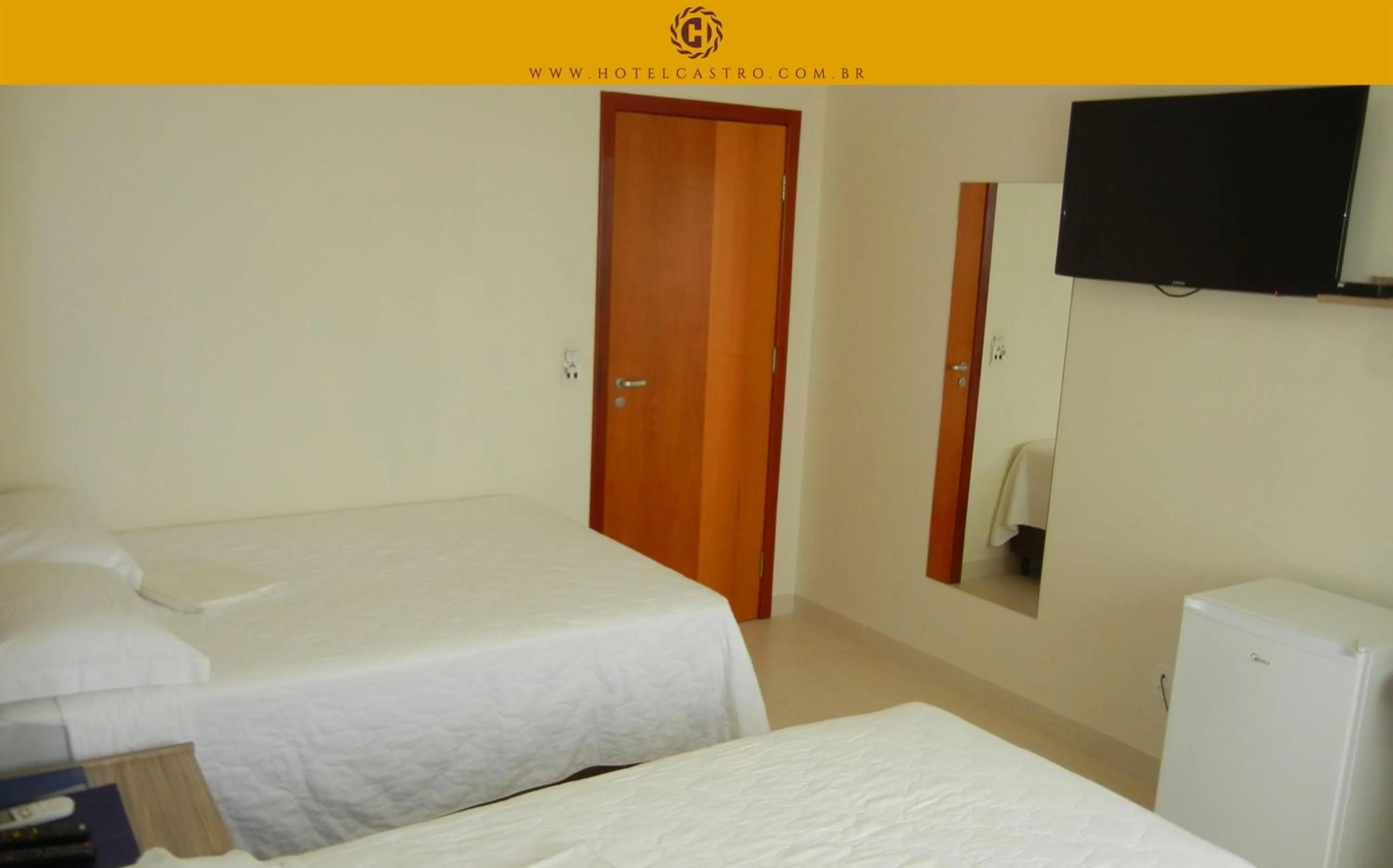 Shower, Bed in Hotel Castro