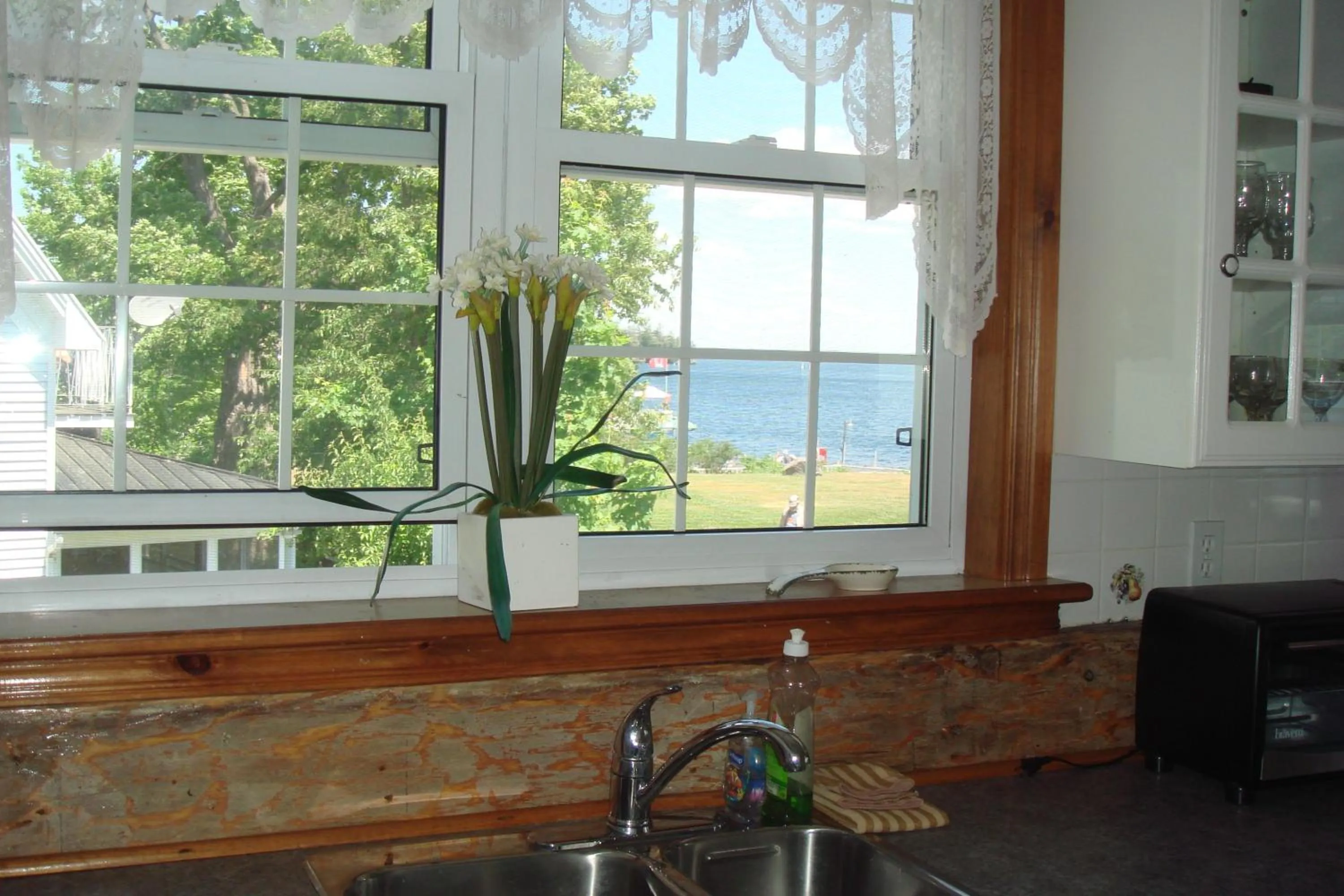 Kitchen or kitchenette in Boathouse Country Inn