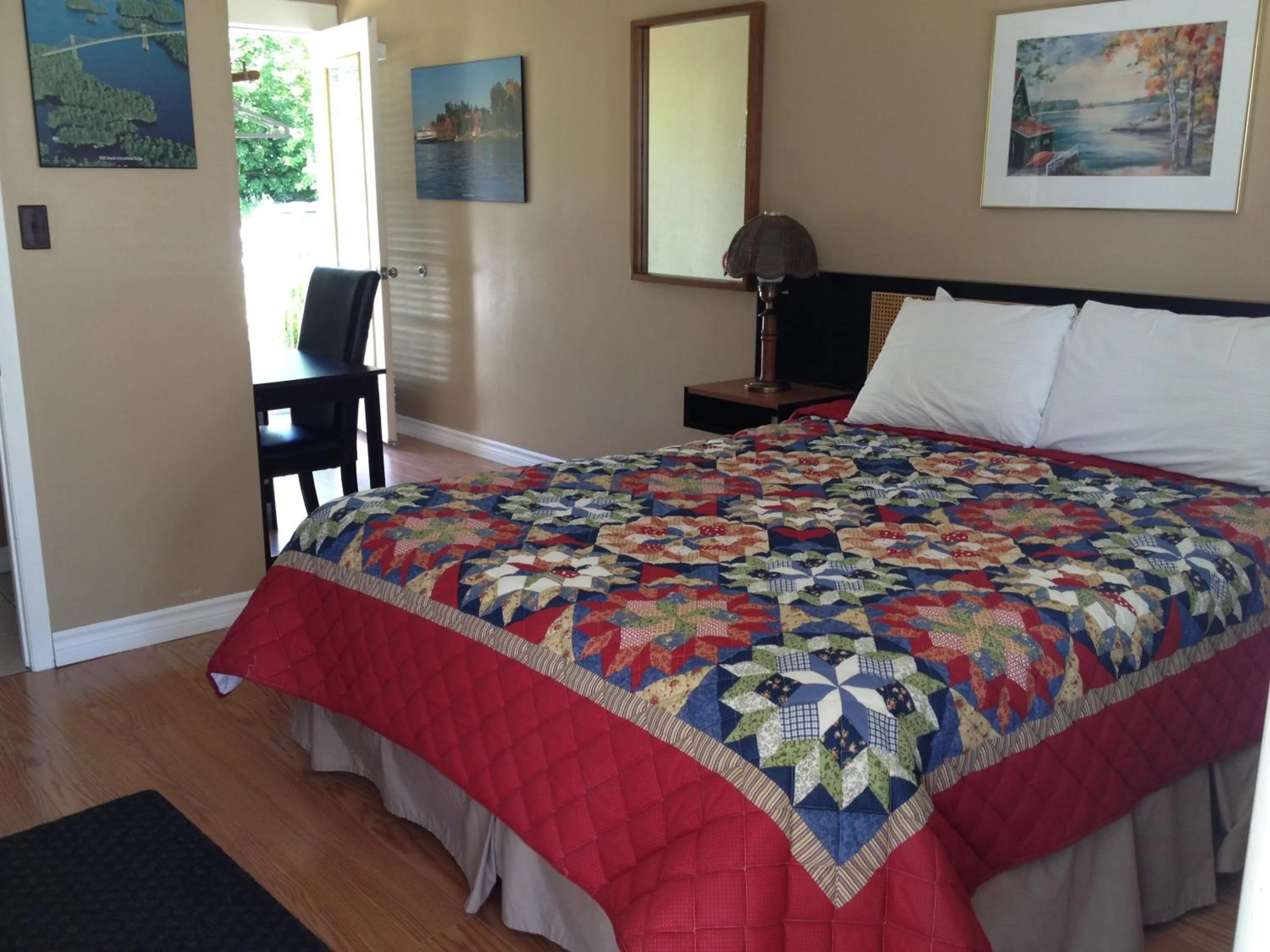 Bed in Boathouse Country Inn